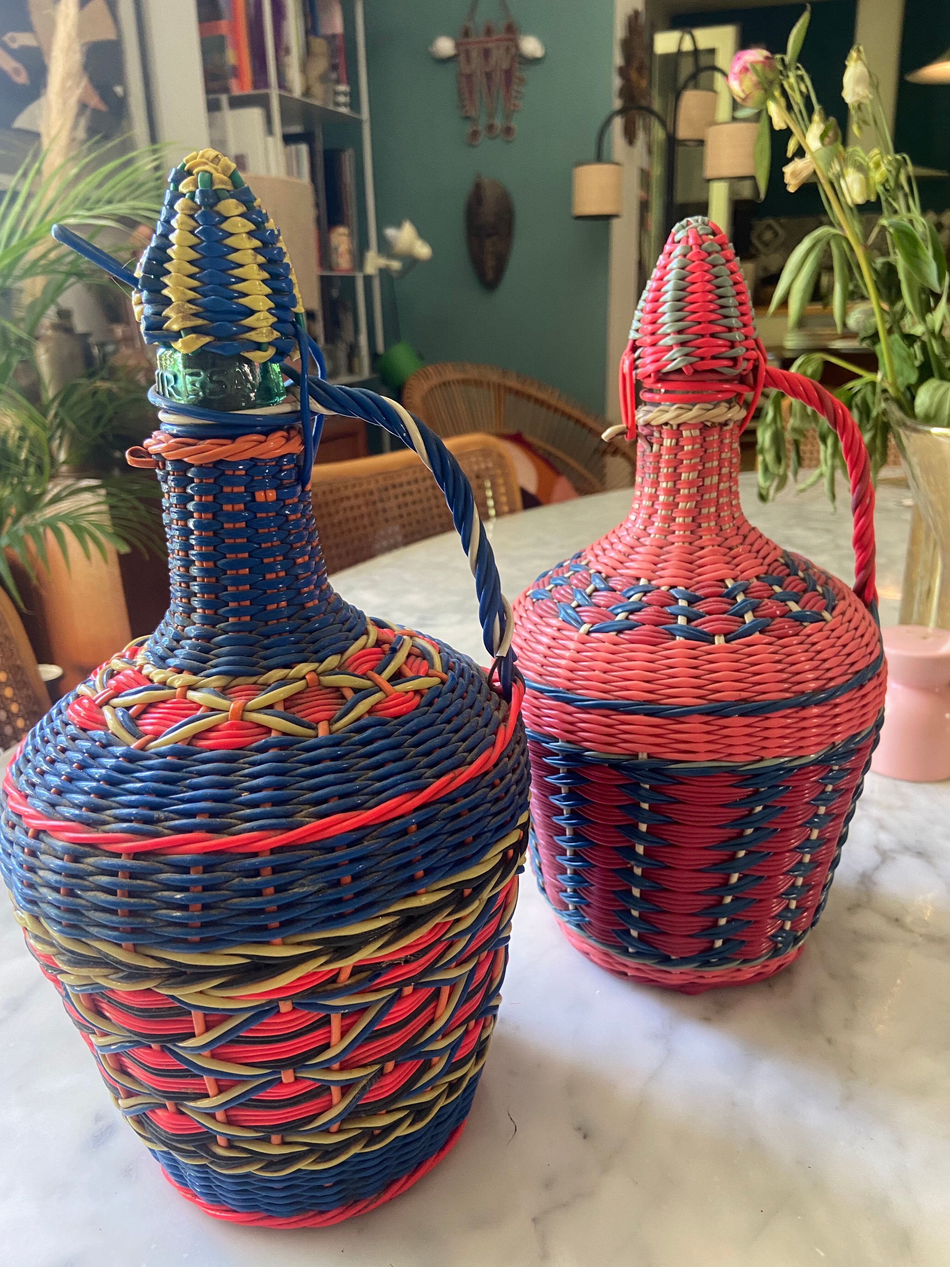 Trio de bouteilles en scoubidou vintage