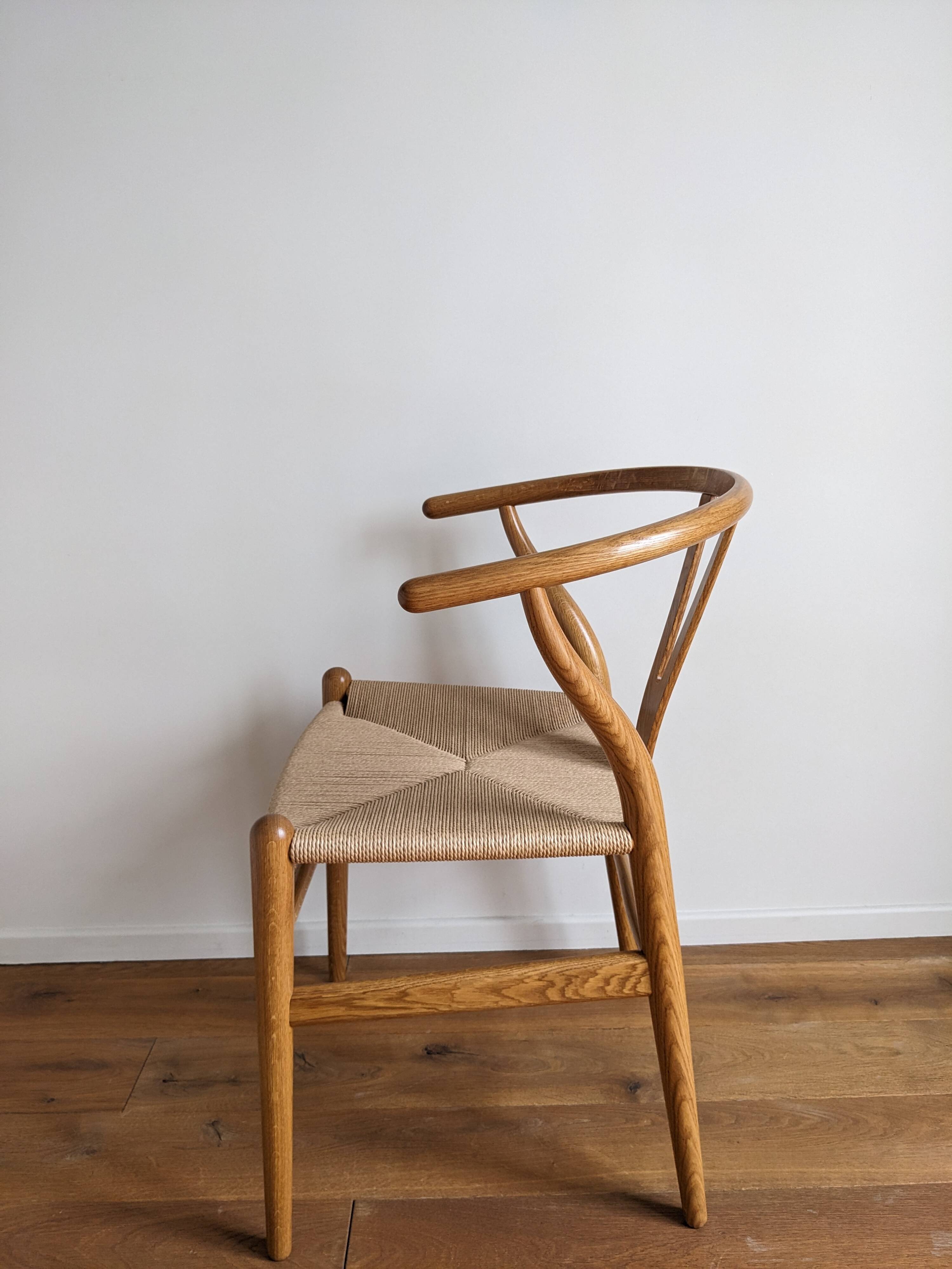 CH24 Wishbone chair, designer Hans Wegner for Carl Hansen & Søn