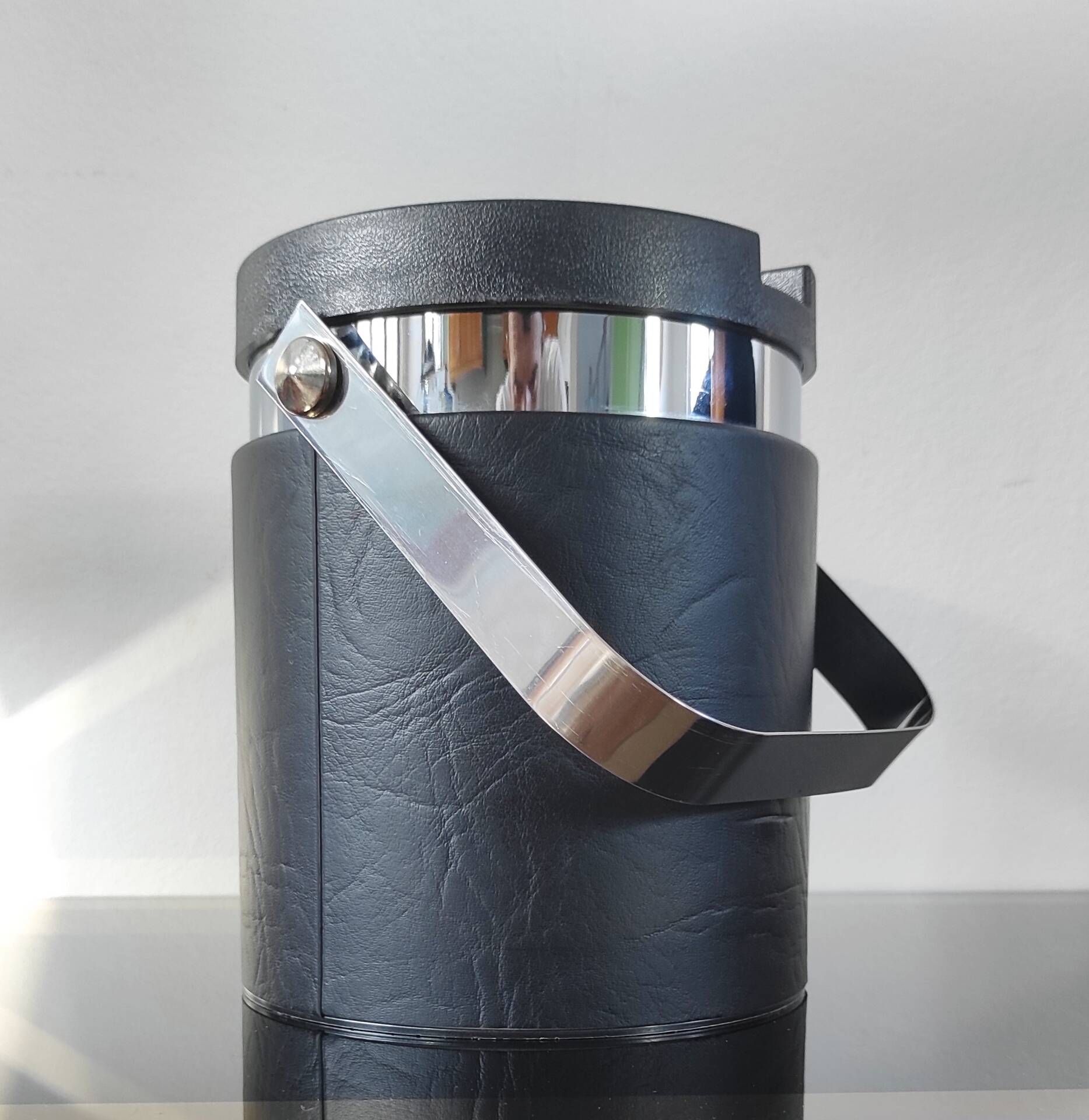 Vintage insulated ice bucket