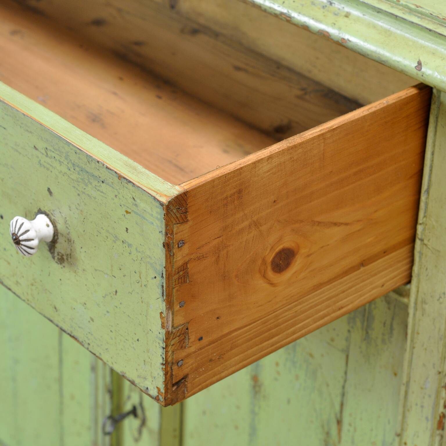 Commode en pin, années 1910