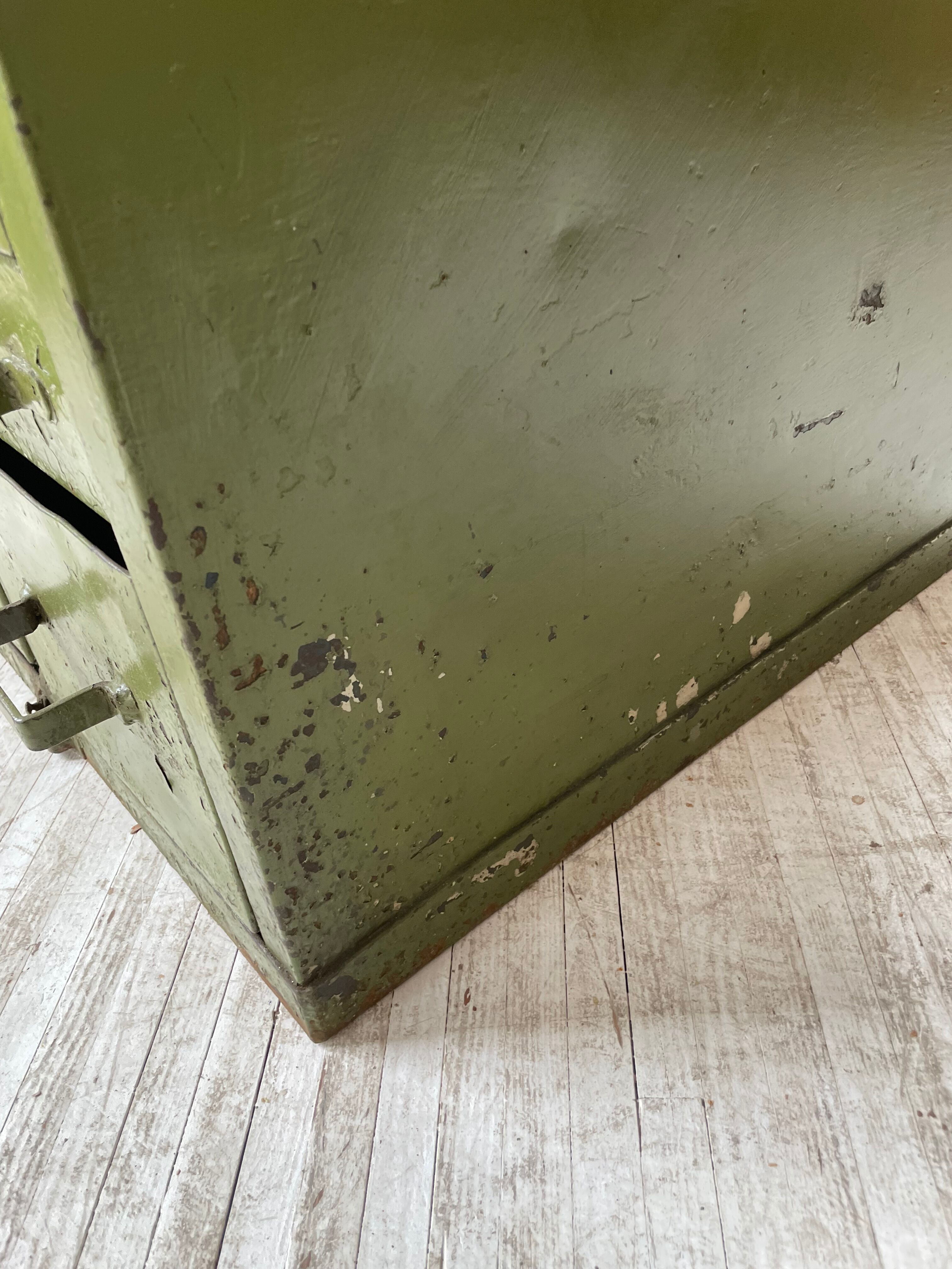 Meuble établi rangement militaire industriel vert