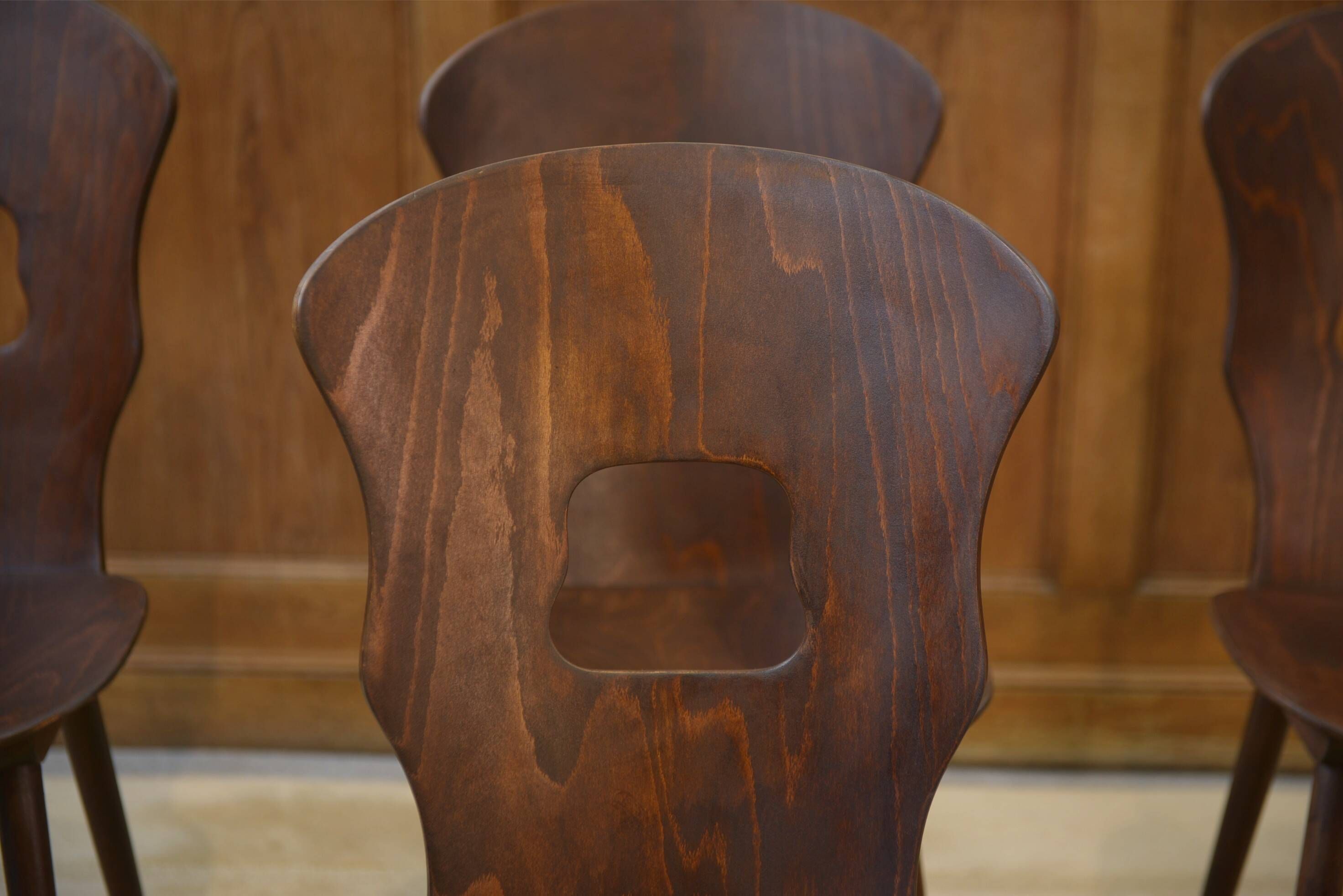 Ensemble de 8 chaises Baumann modèle “Gentiane” Henri Julien 1960’s