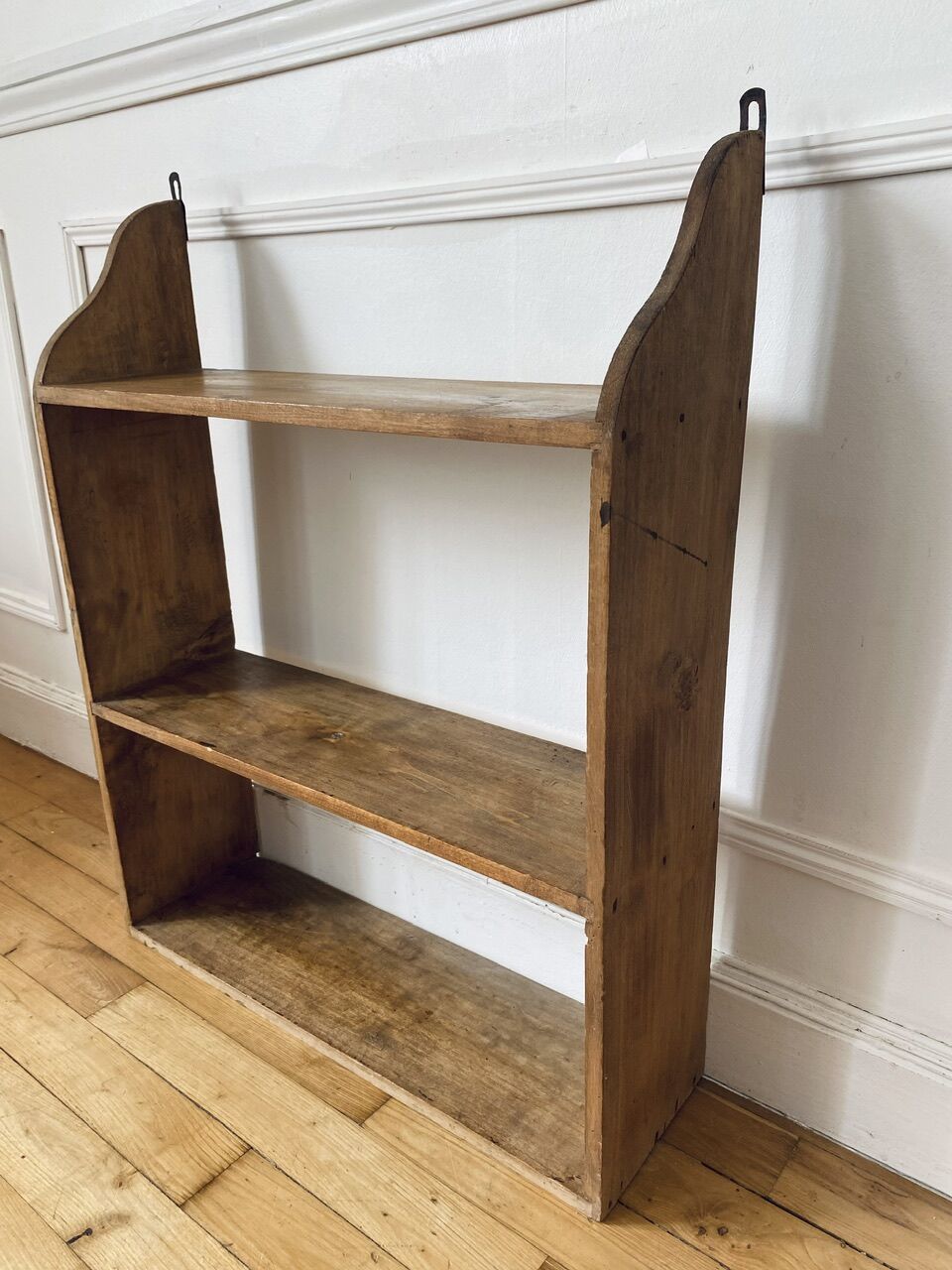 Étagère murale en bois ancienne