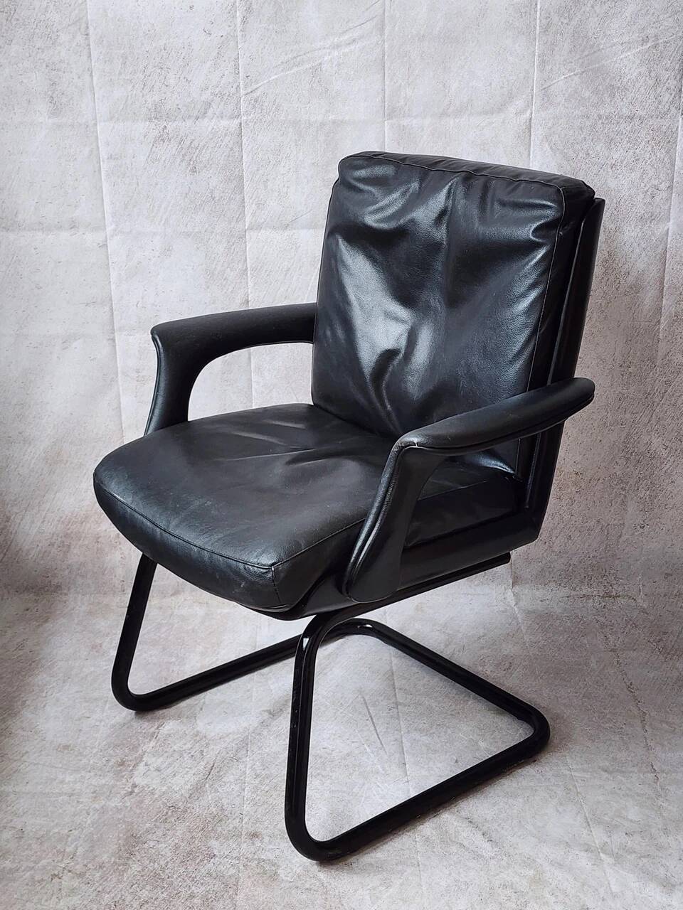 Cantilever office chair