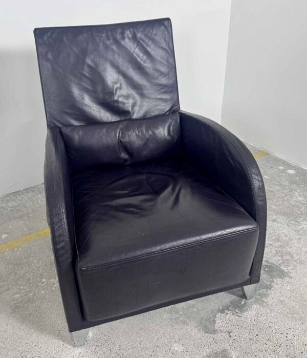 Paire Fauteuils club cuir aubergine Editeur Cinna