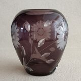 Vase olive en verre taillé