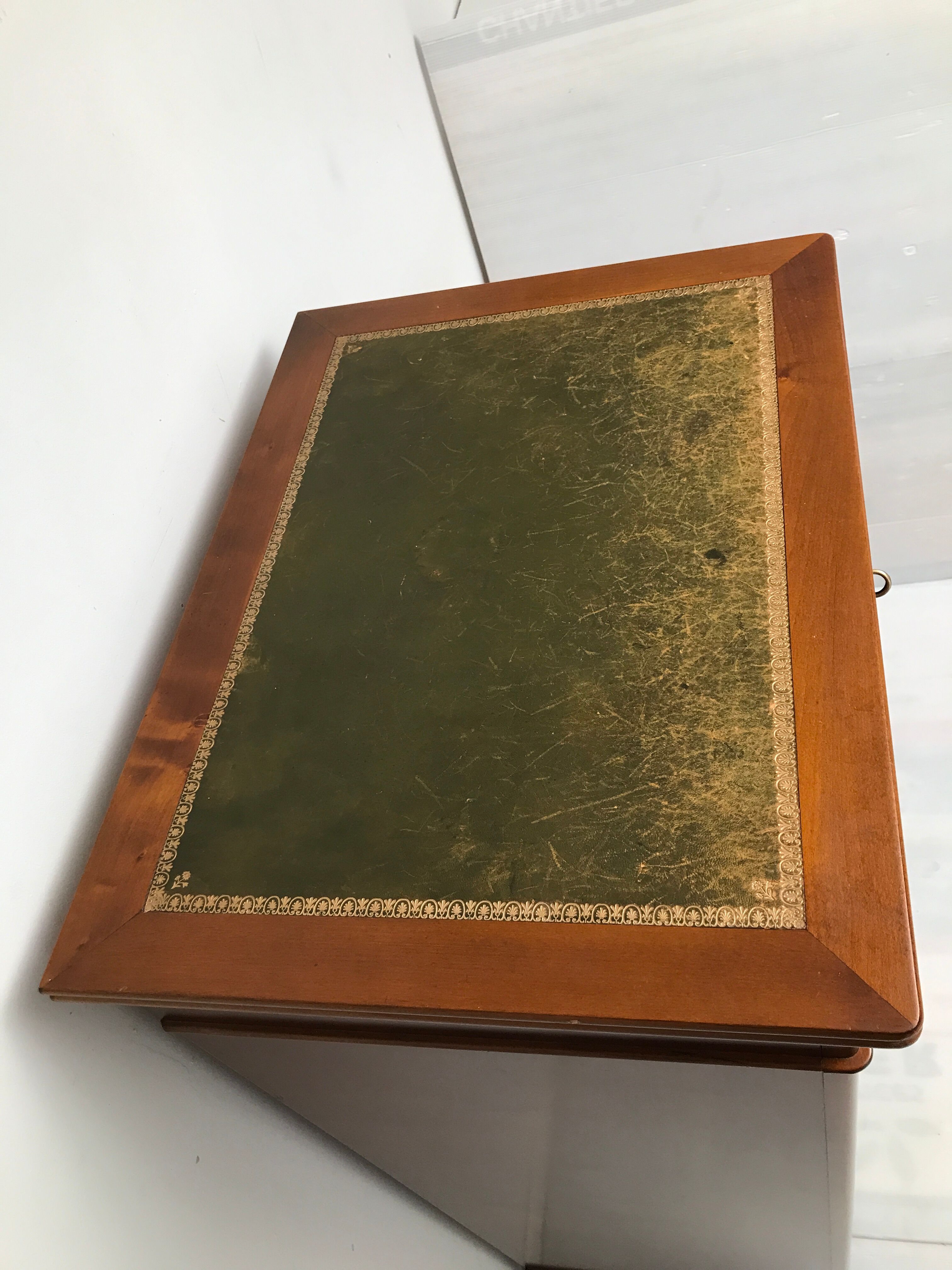 Cardboard maker Louis Philippe