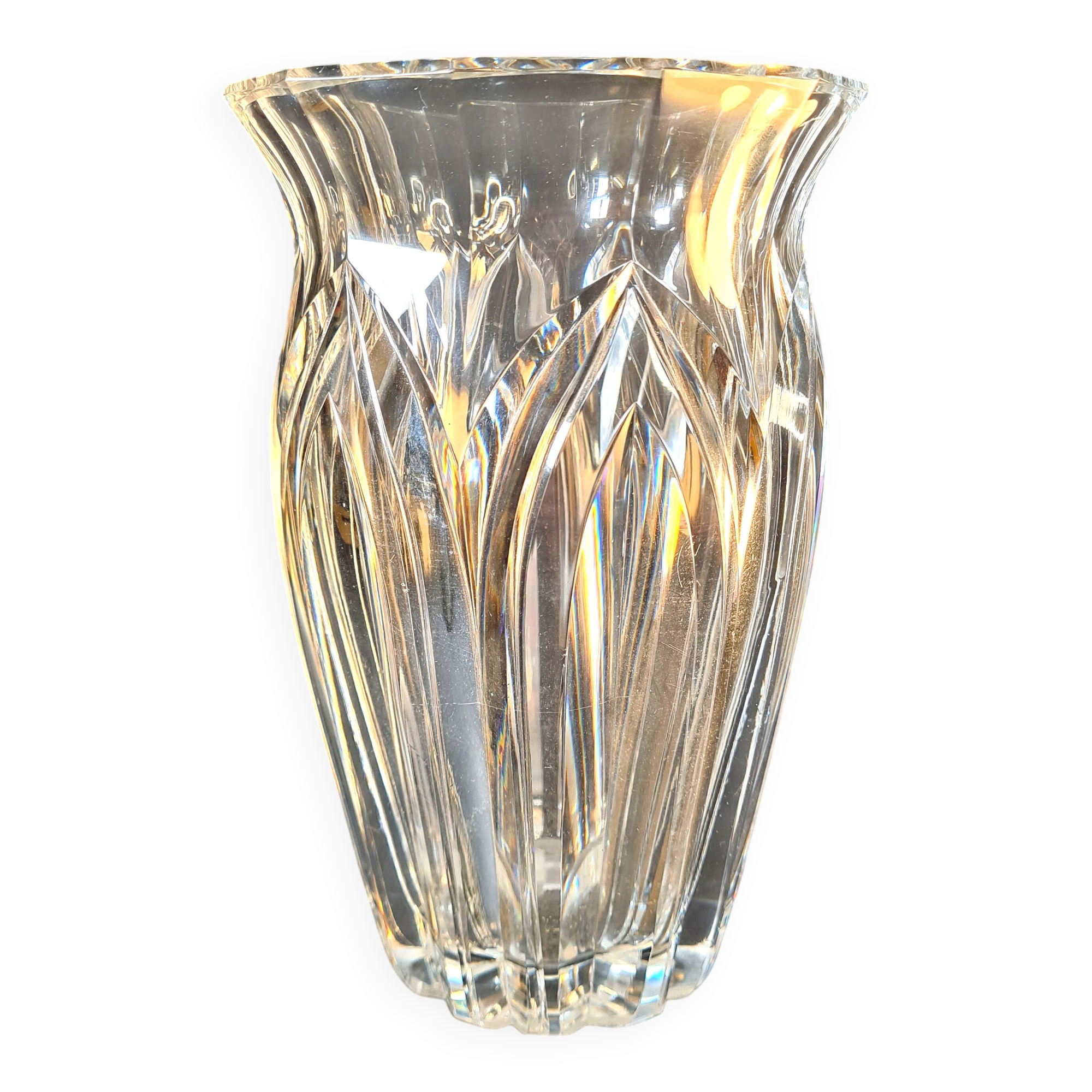 Cut crystal vase – Timeless elegance