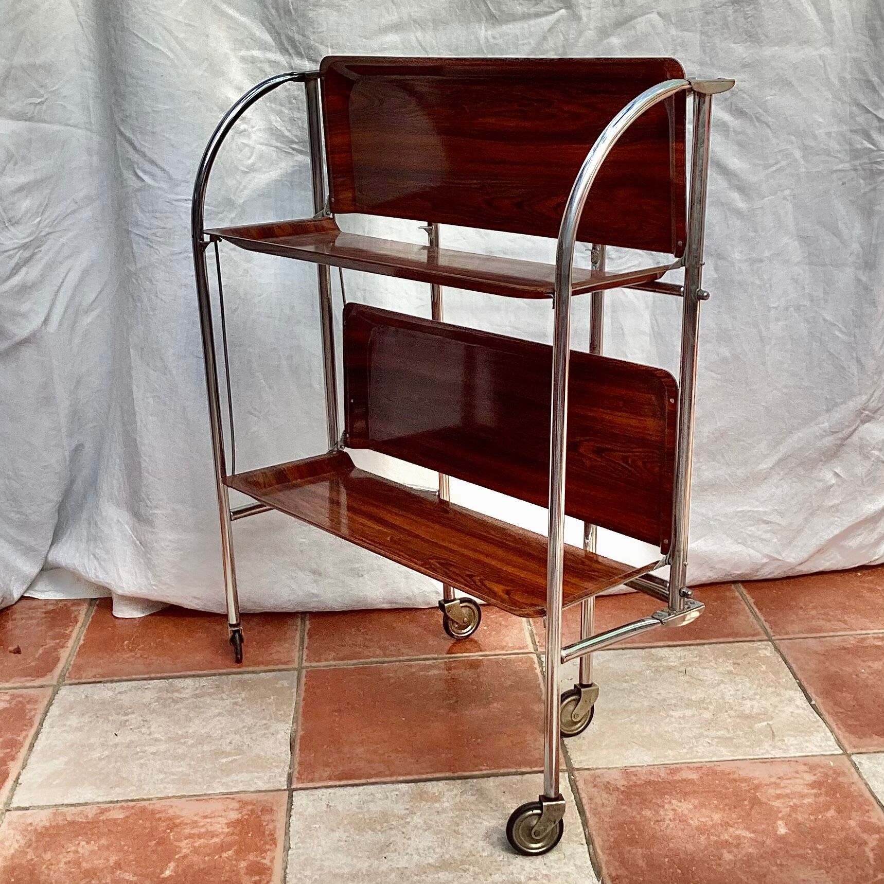 Folding dessert table with castors
