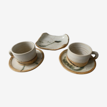 2 grandes tasses et 1 plat en grès, poterie la Colombe, années 60