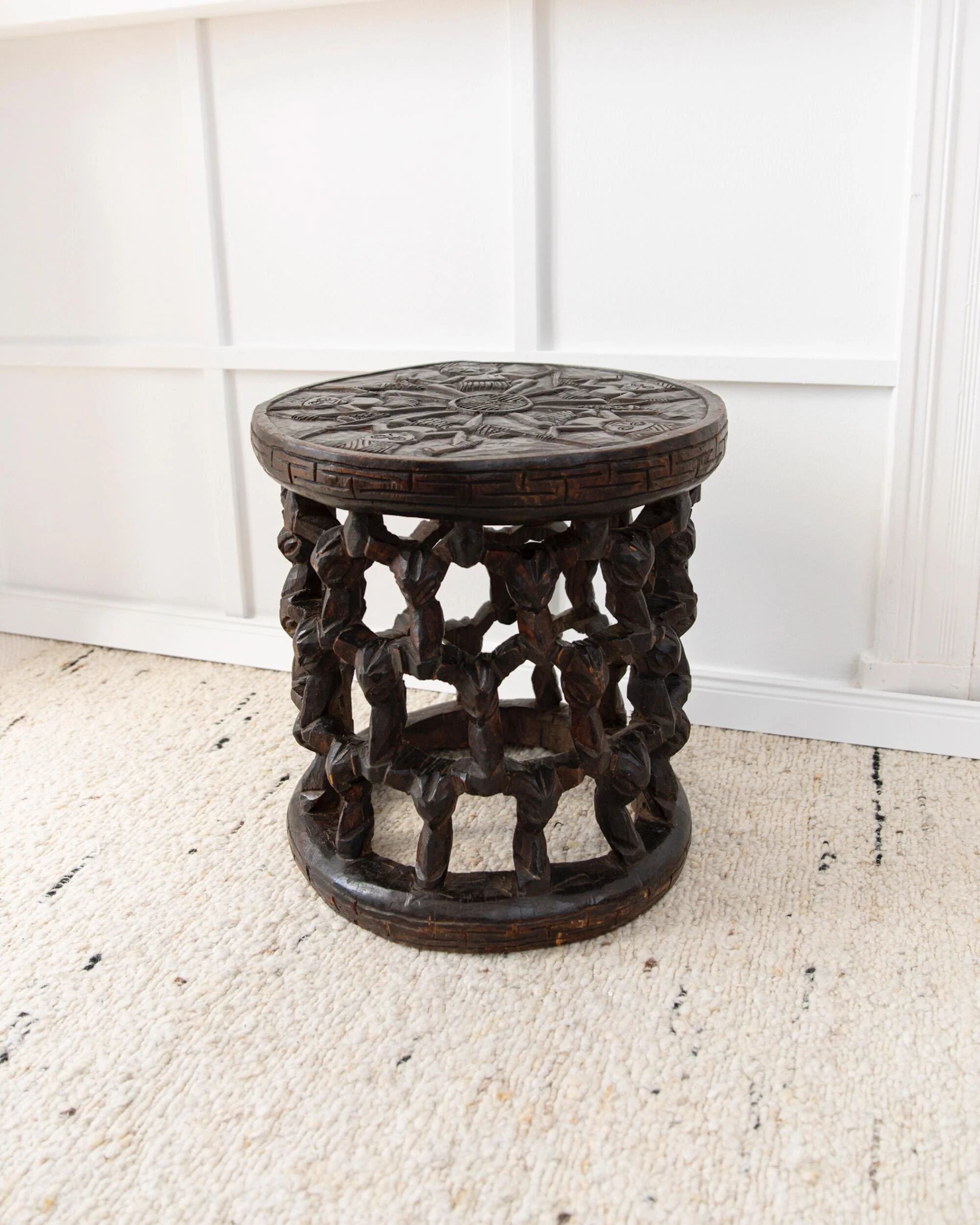 Vintage Bamileke stool from the 1950s - hand-carved table from Cameroon - African art - handmade, bohemian furniture, gift idea