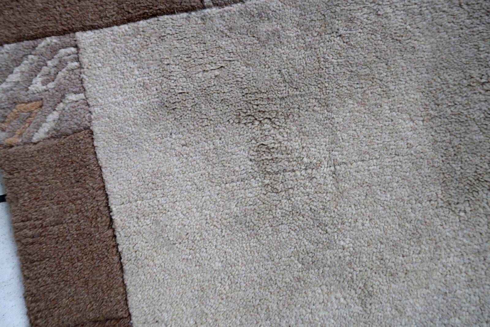 Tapis vintage tibétain Khaden fait main en laine – 64 x 124 cm  Années 1970