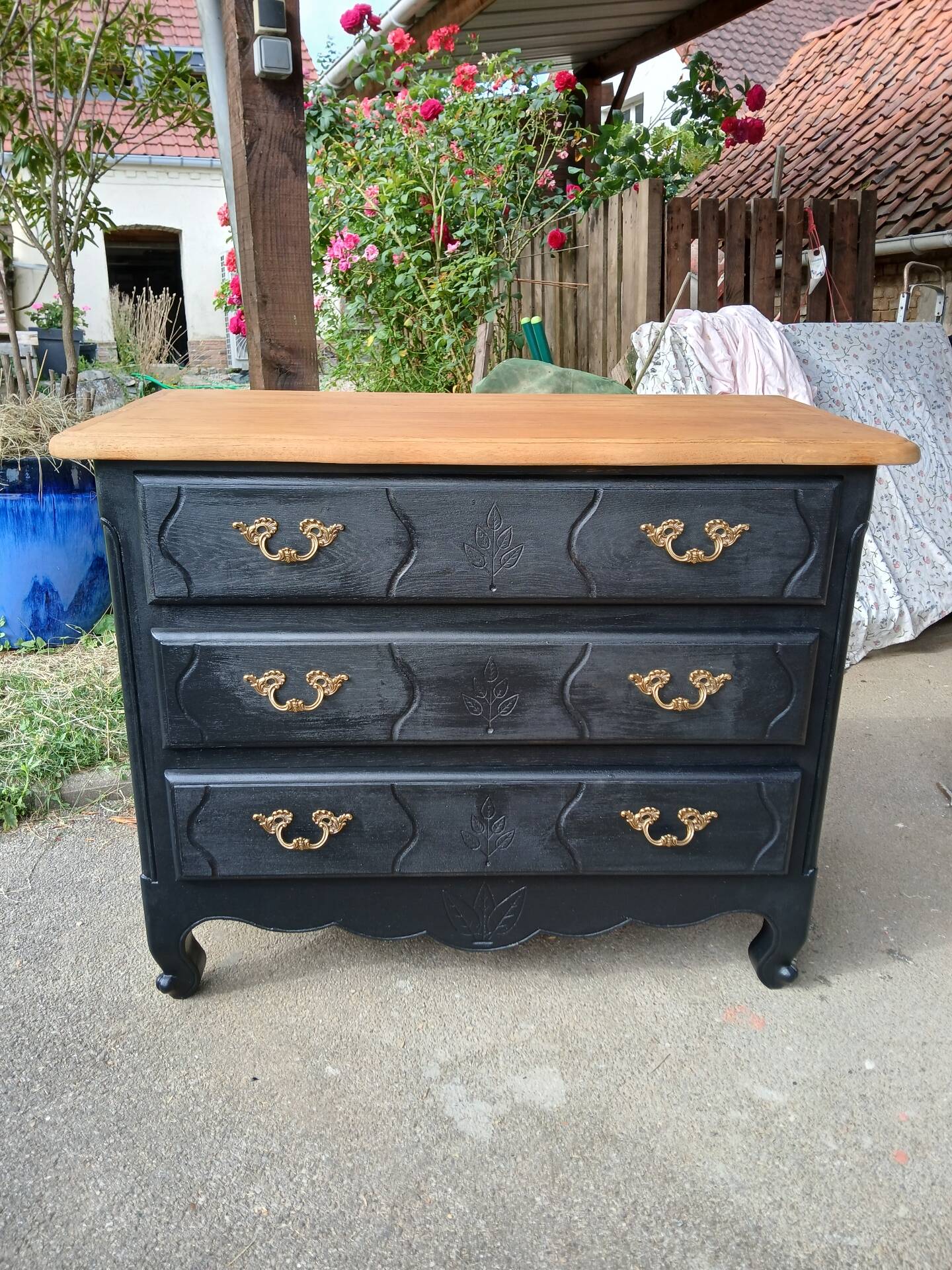Chest of drawers