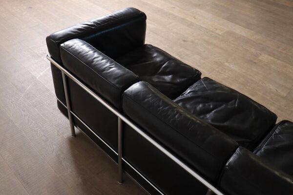 Canapé trois places Cassina LC2 par Charlotte Perriand, Le Corbusier, années 1960.