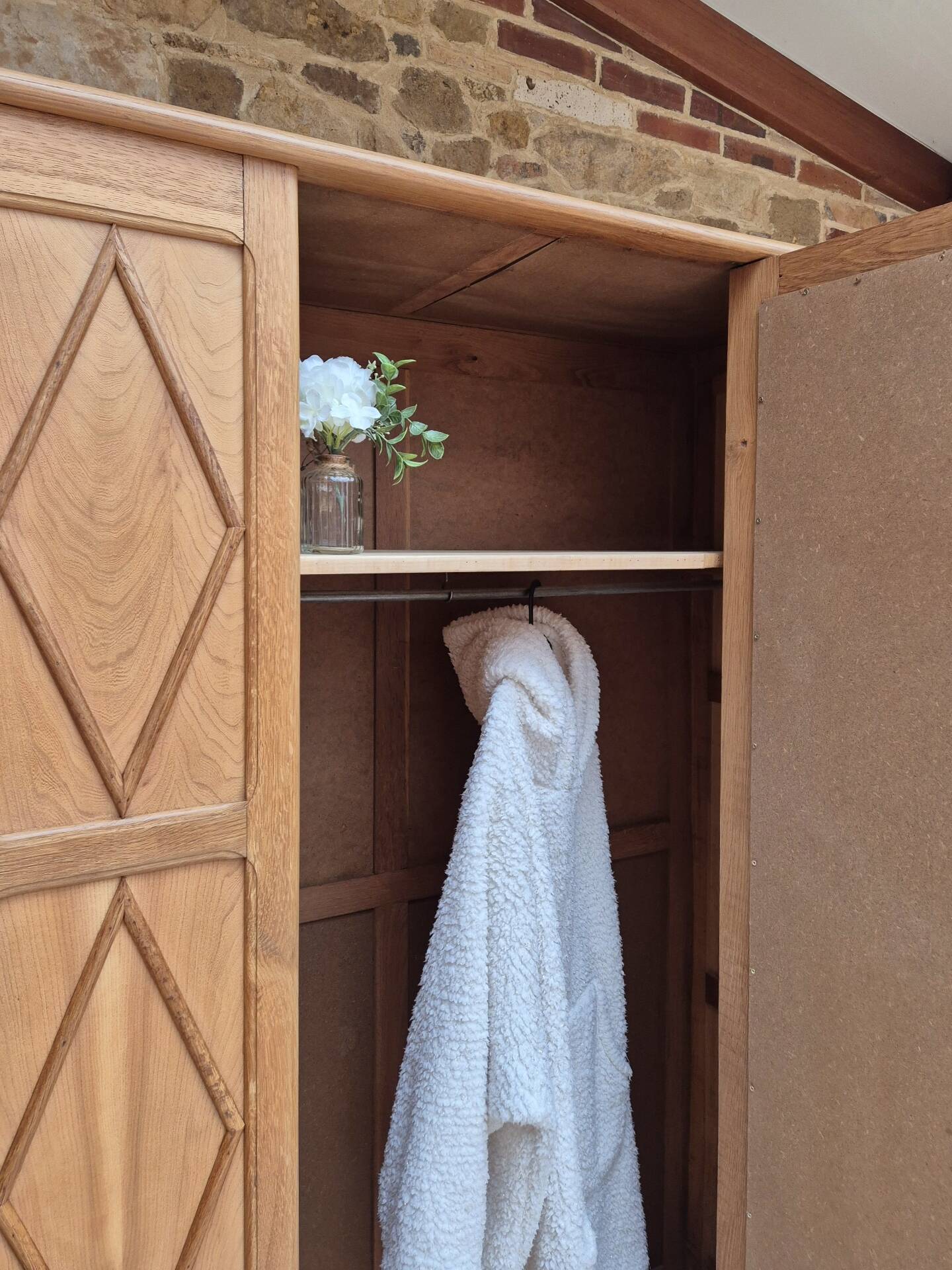 Armoire vintage