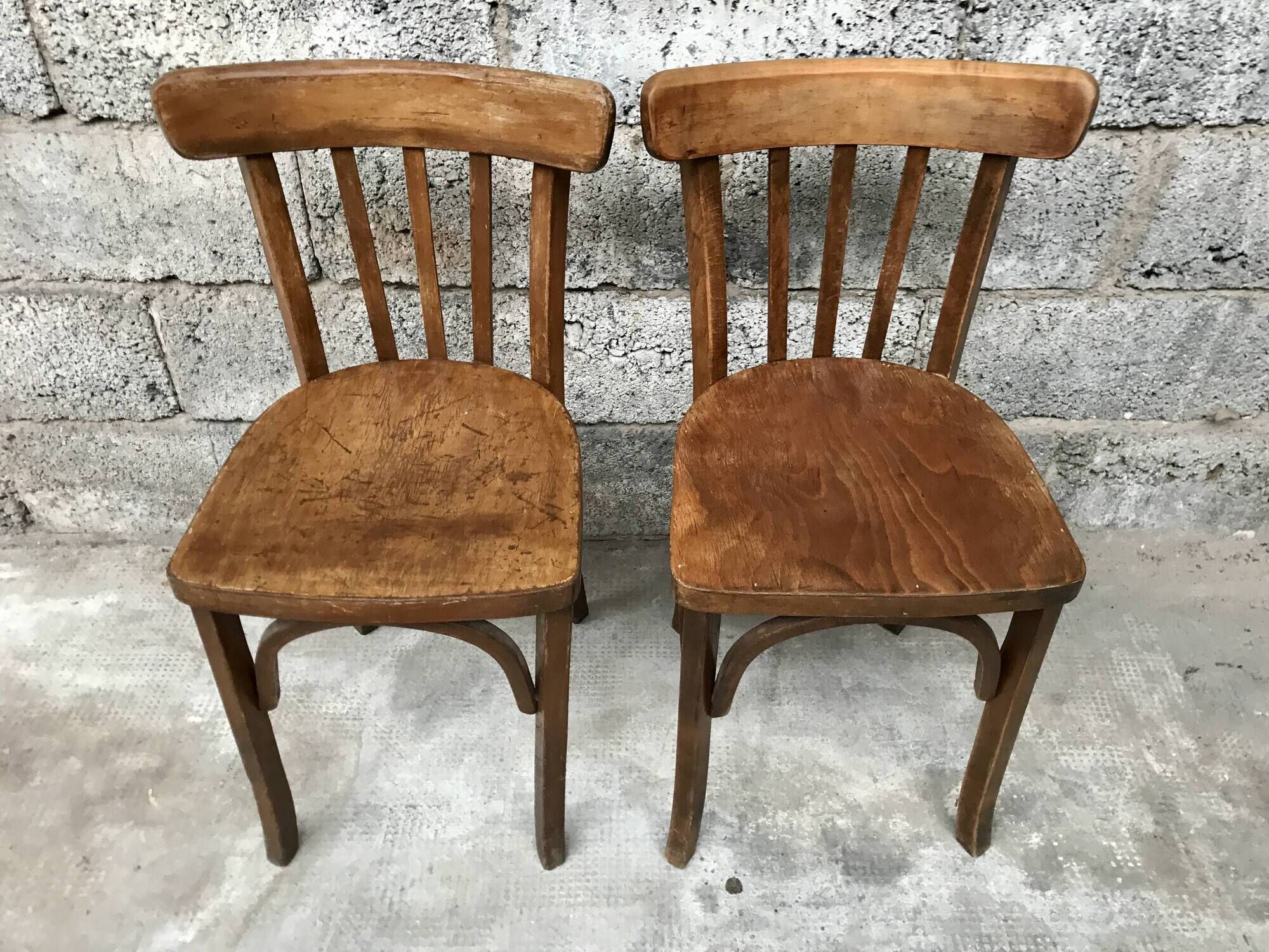 Pair of bistro chairs troquet Parisien in curved wood 1950