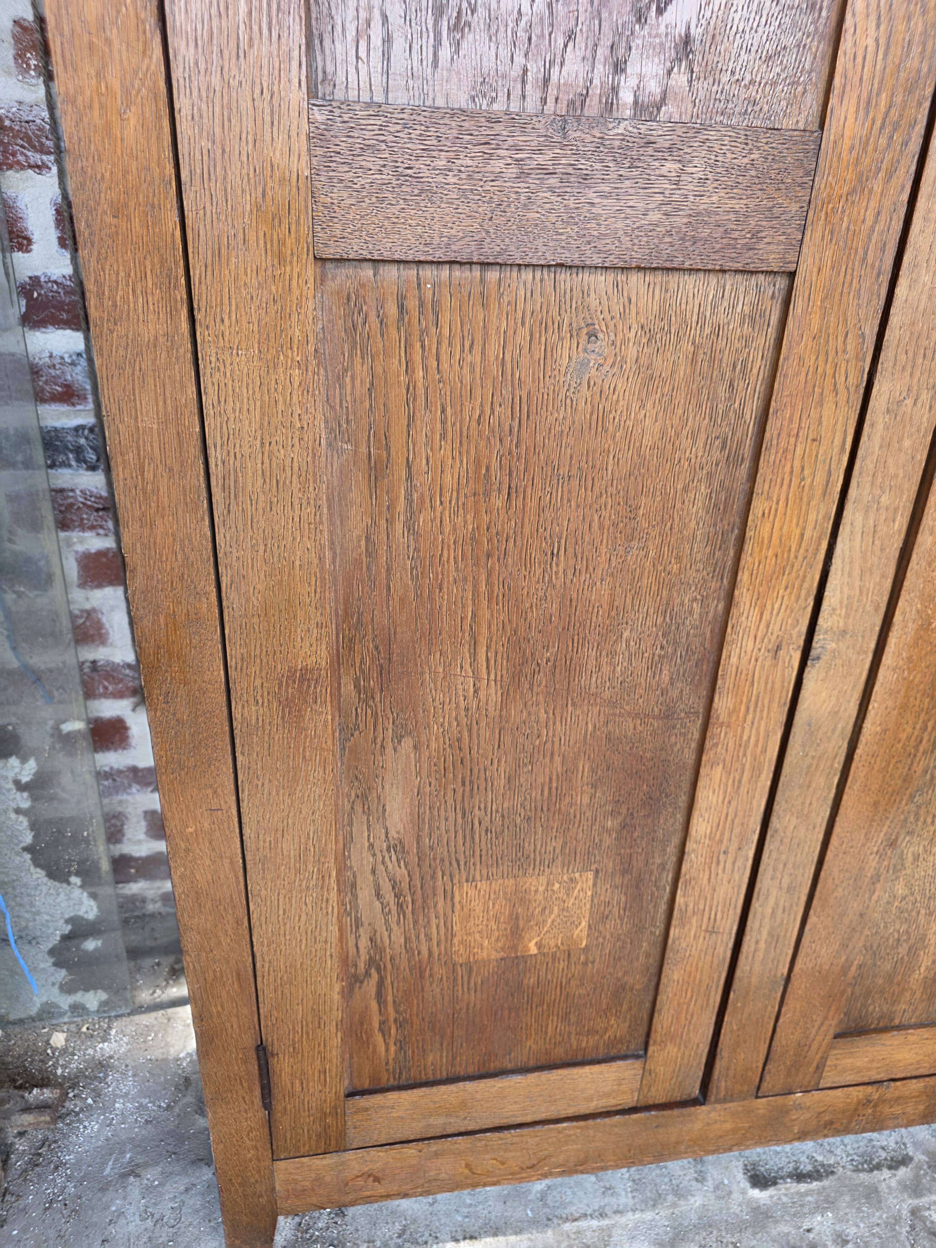 Armoire parisienne ancienne en chêne