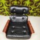 Fauteuil lounge cuir noir 1970 vintage