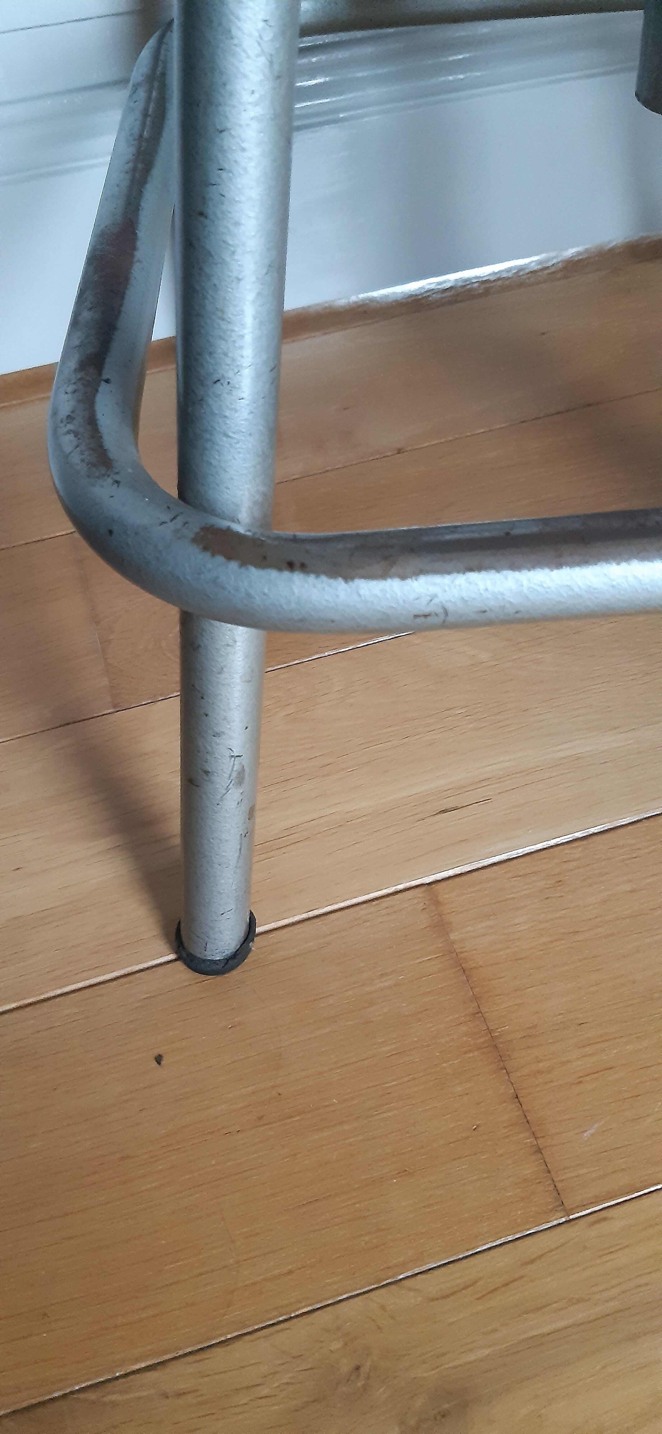 Industrial screw stool