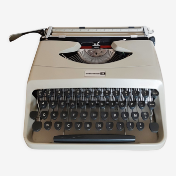 Underwood 18 Portable Typewriter , Beige, Functional, New Ribbon