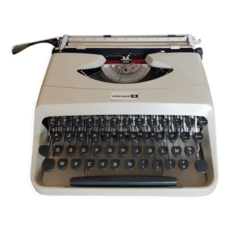 Machine à écrire portative Underwood 18 ,  beige  , fonctionnelle , ruban neuf