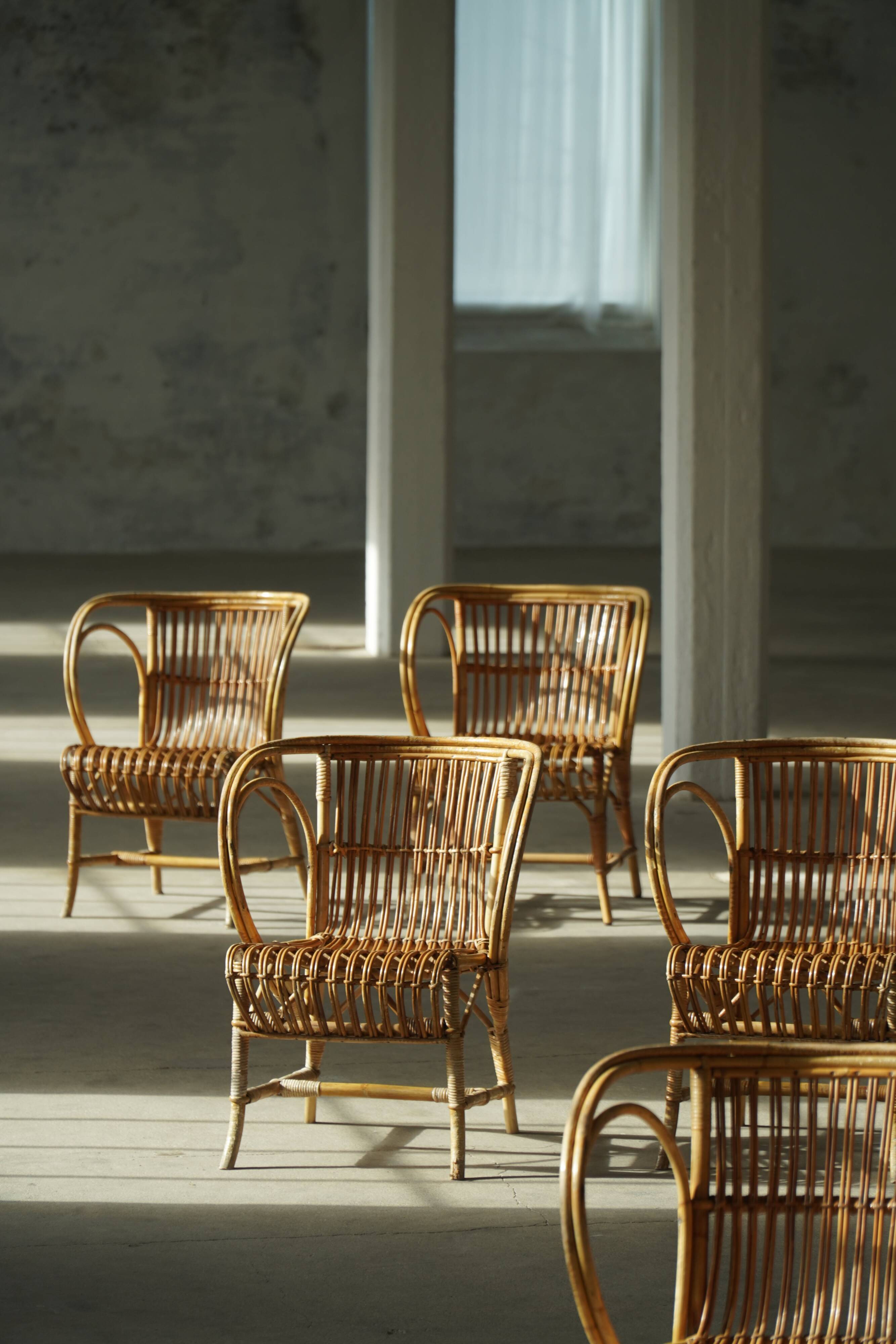 "Danish Modern" style, set of 6 dining chairs in bamboo and rattan, by Robert Wengler, 1930s.