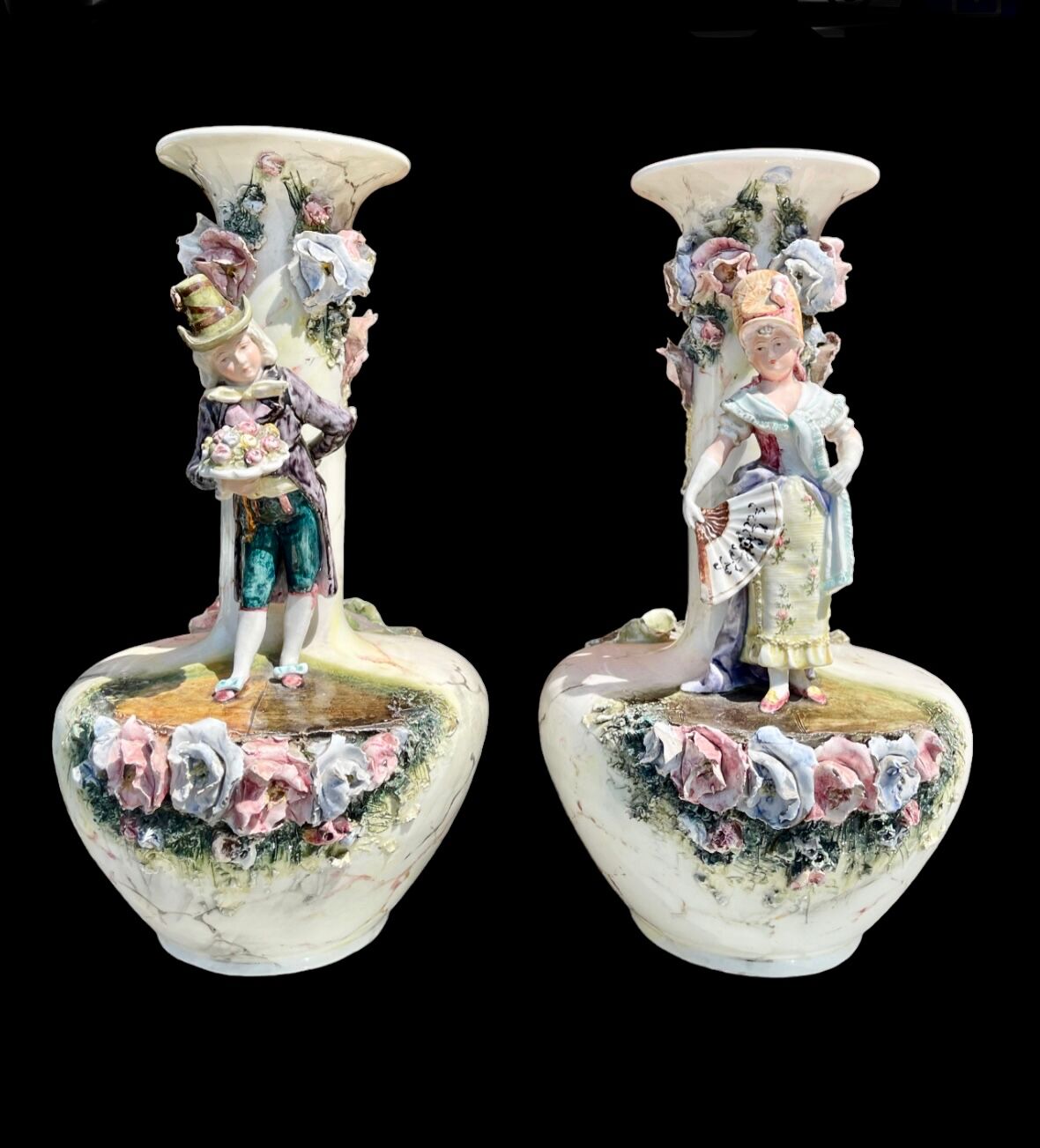 Paire de vases en barbotine
