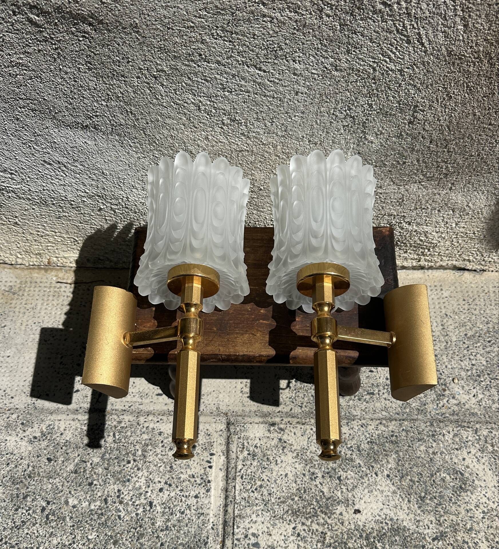 Old pair of wall sconces by Maison Lunel in brass and glass.