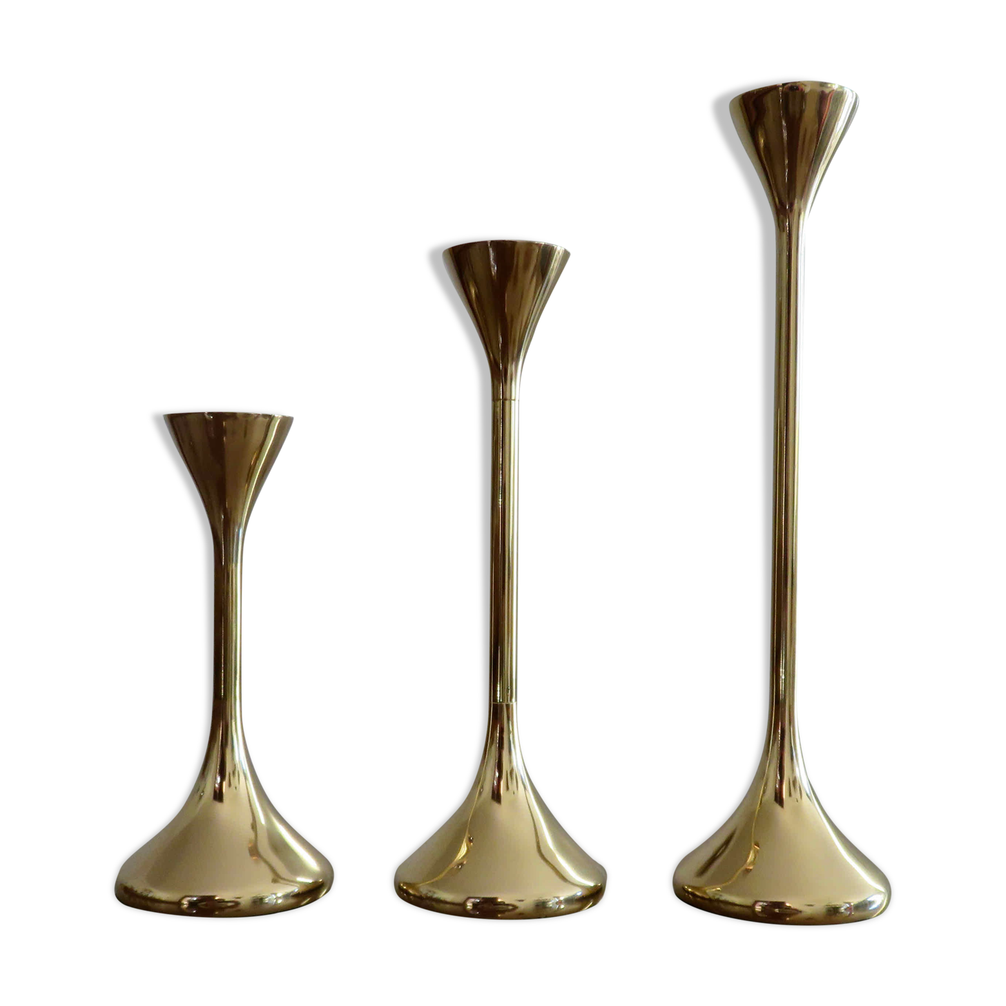 Series of 3 Scandinavian brass candle holders, 70s tulip foot