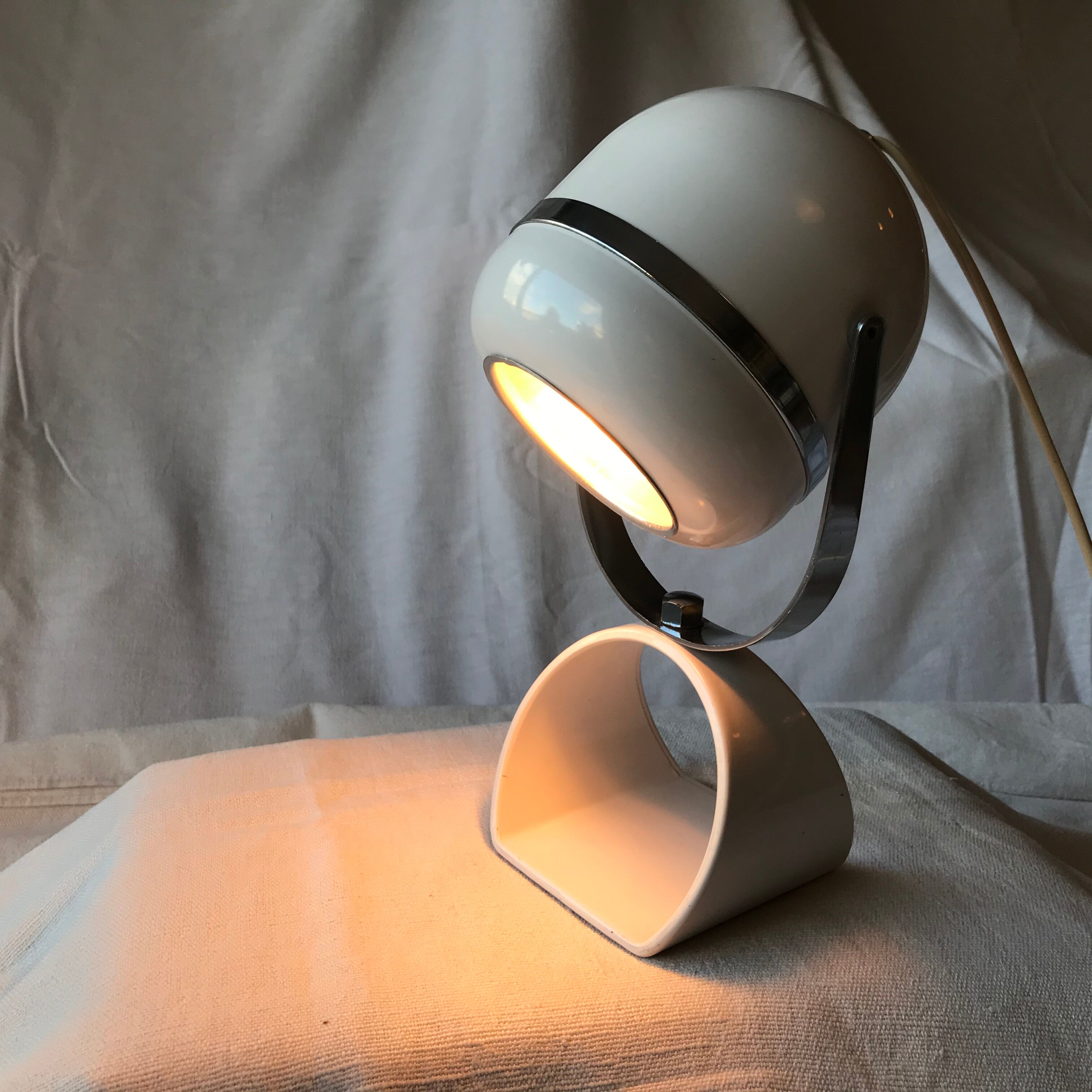 Vintage eye ball table lamp 1970 Italian Prova white
