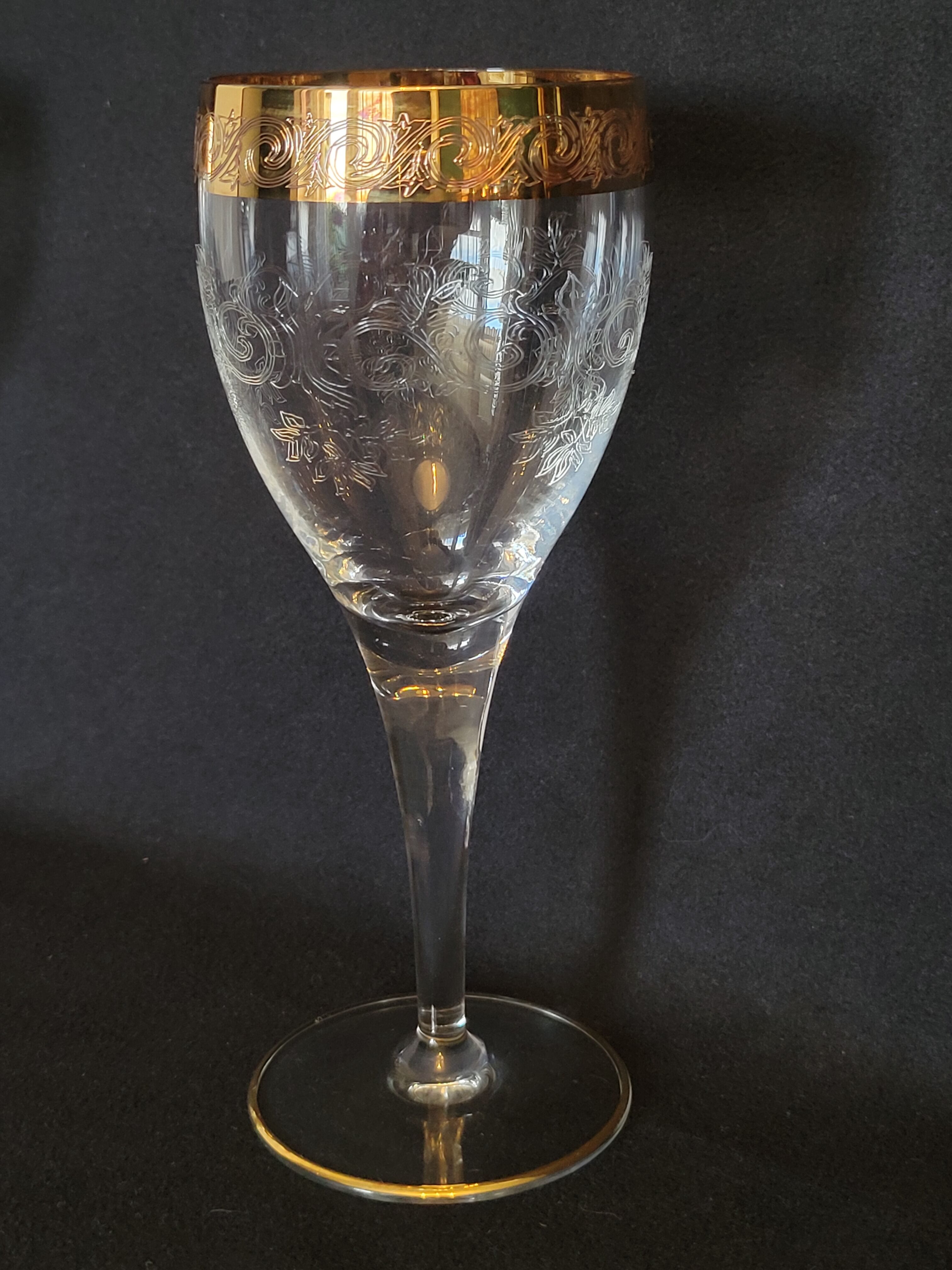 6 old wine glasses in engraved crystal and gold