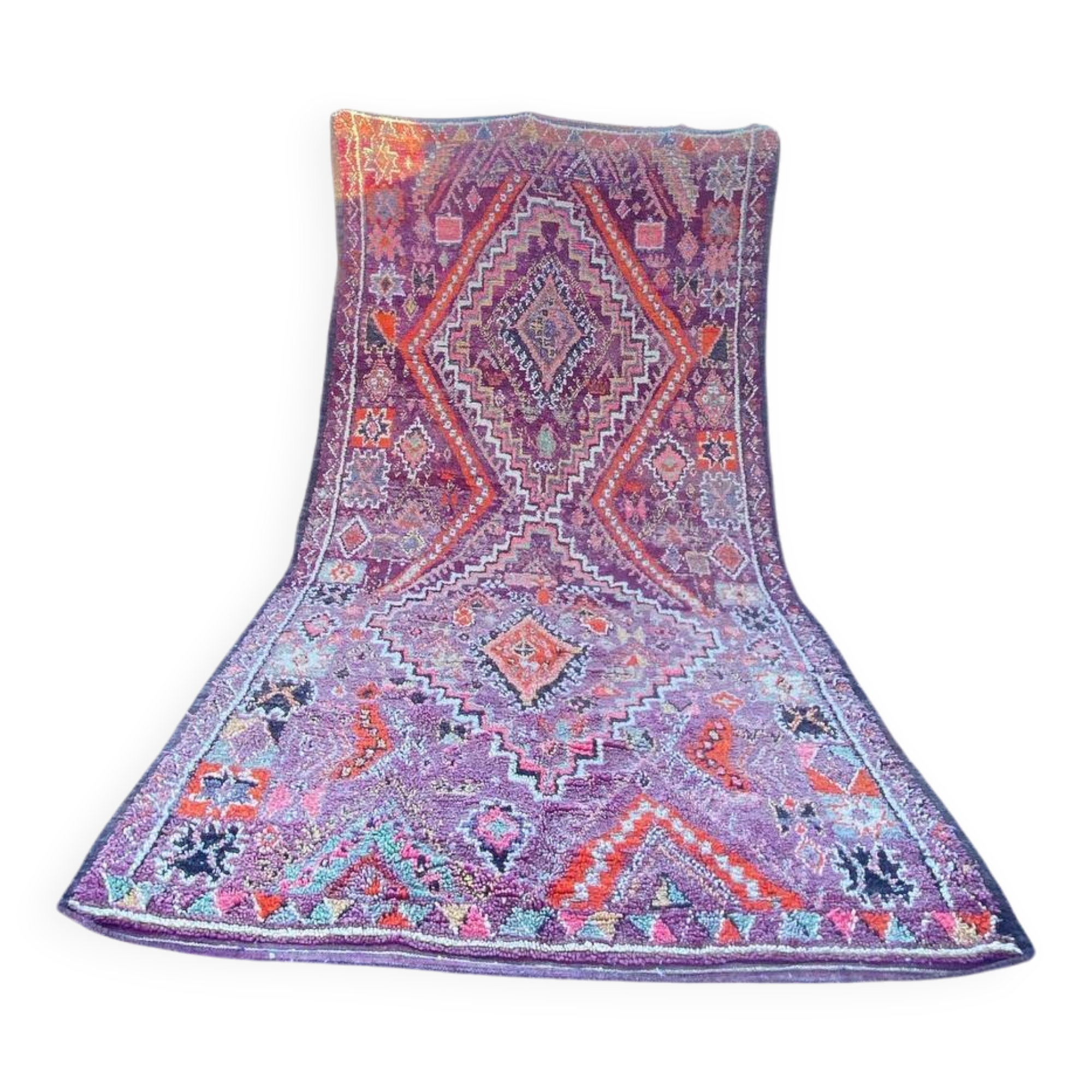 Ancient Amazigh carpet – over 100 years of history