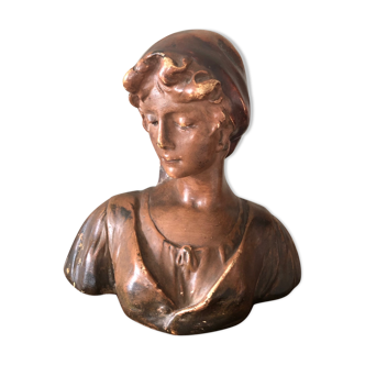 buste en plâtre: jeune fille au foulard