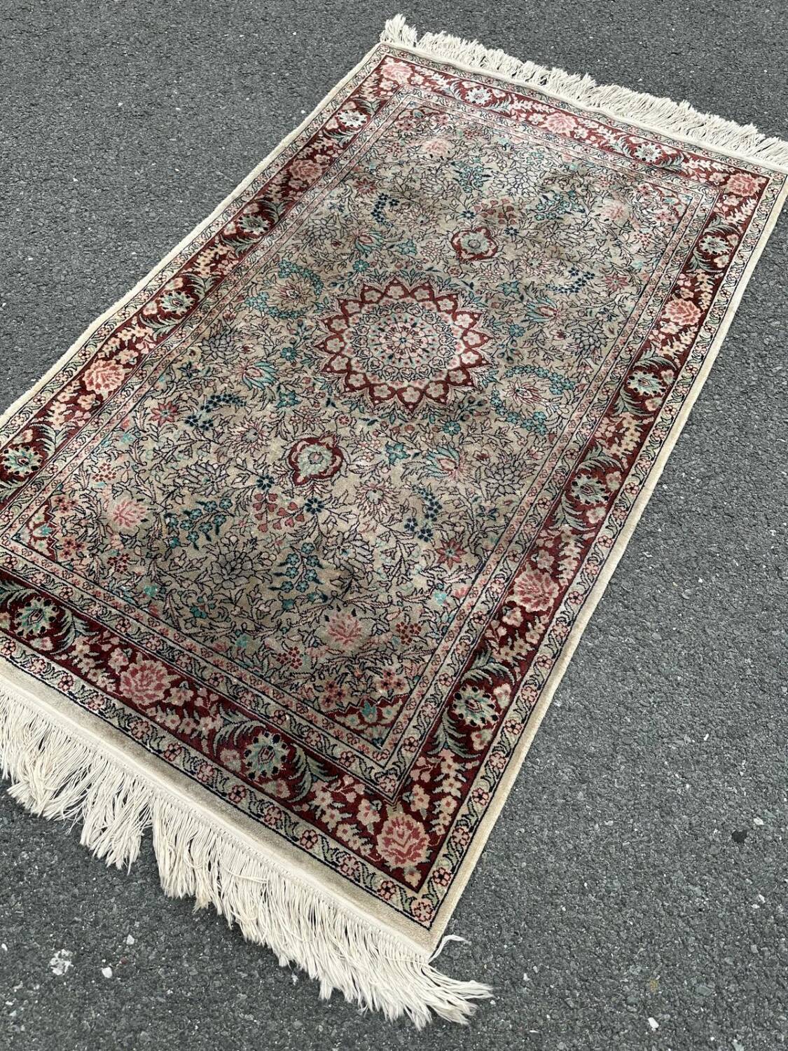 Persian rug in pure silk