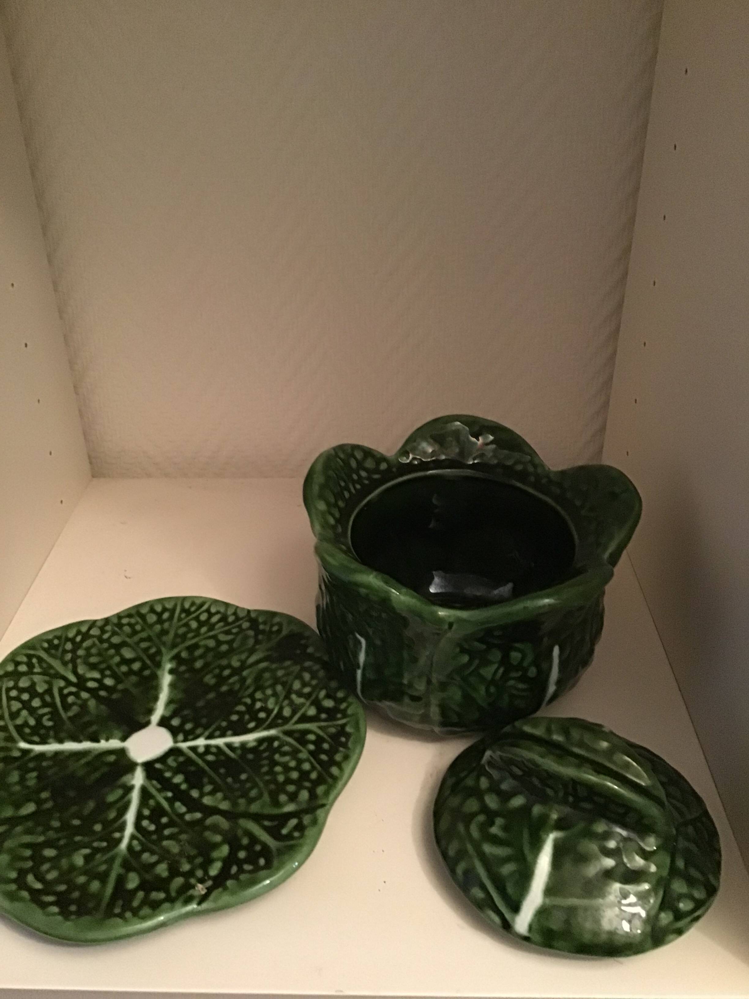 1 small bowl of cabbage with its plate underneath