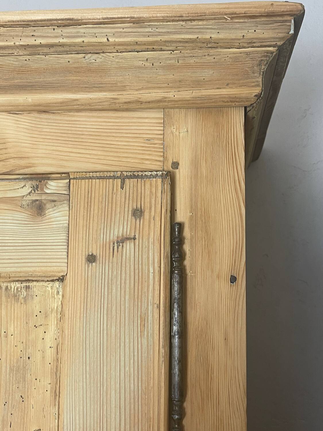 Raw wood bonnetière