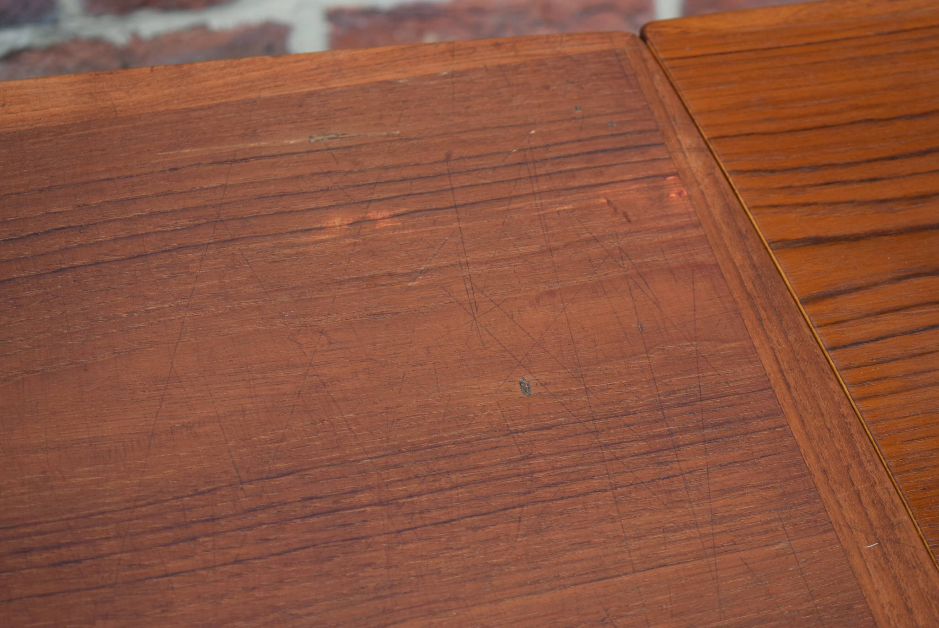 Hundevad chicken table