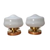 Paire d’appliques murales globes en opaline blanche