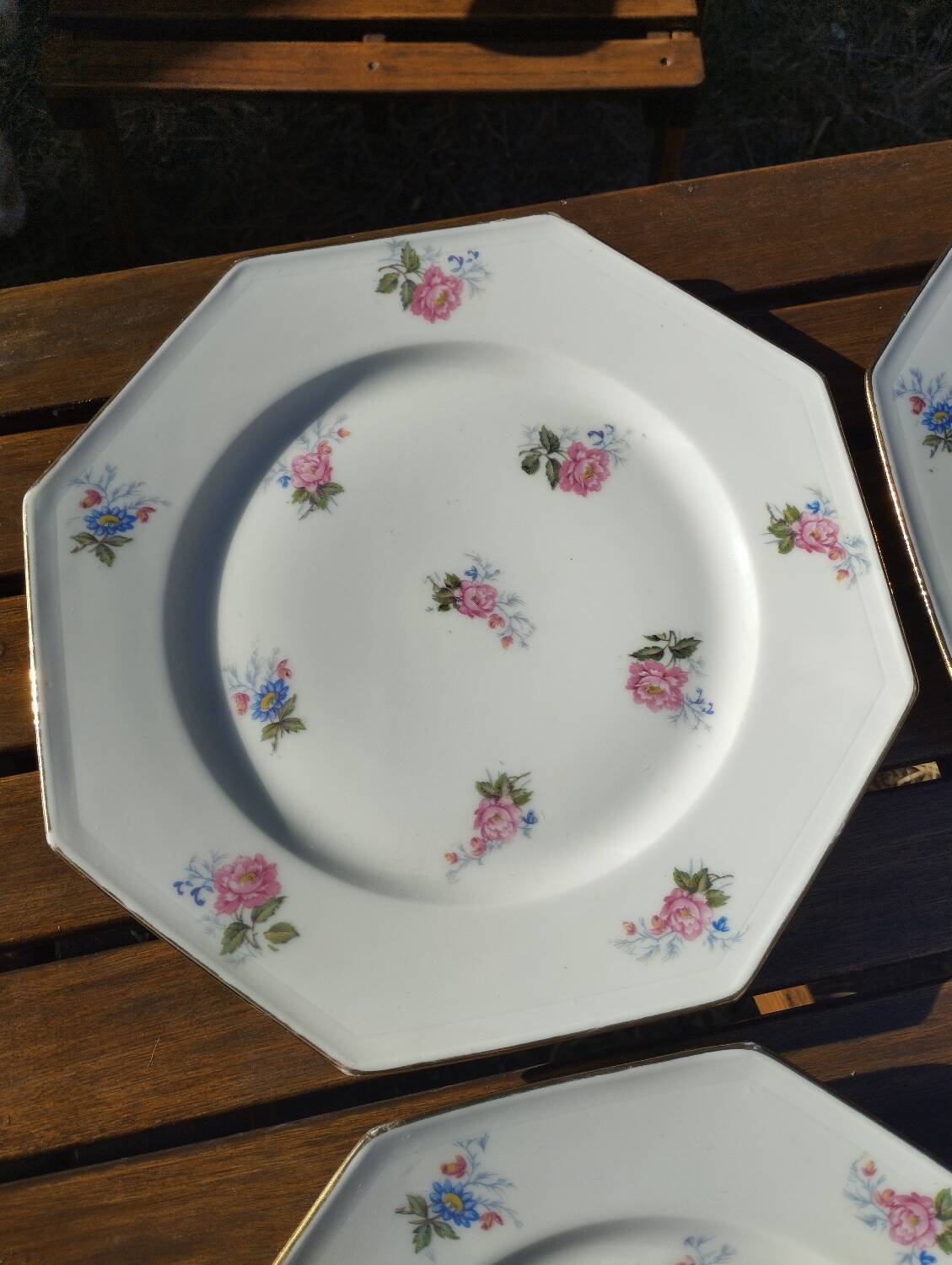 4 flat plates in Limoges porcelain