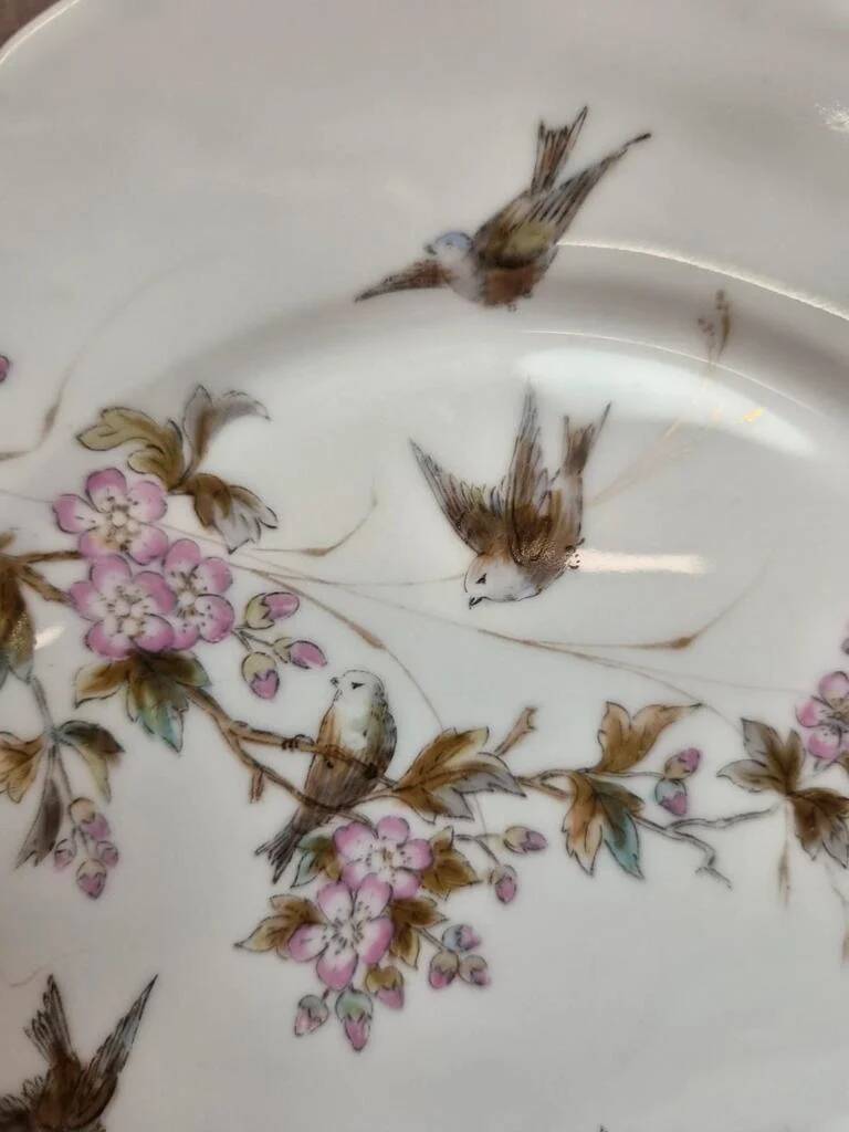 Set of 7 antique porcelain plates – Decorated with polychrome birds and flowers