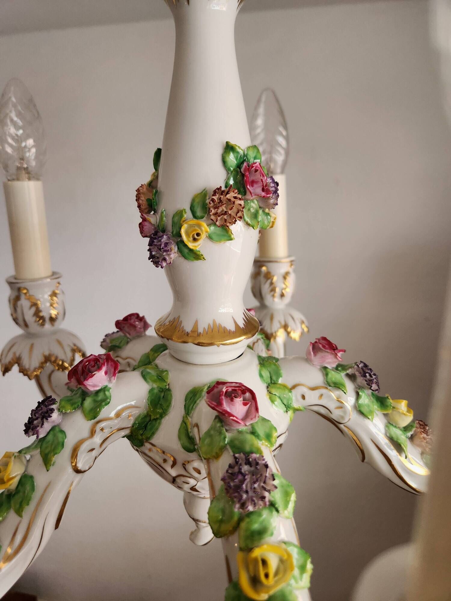 Handgeformt vergoldet vintage Porzellan Kronleuchter Capodimonte 1960er