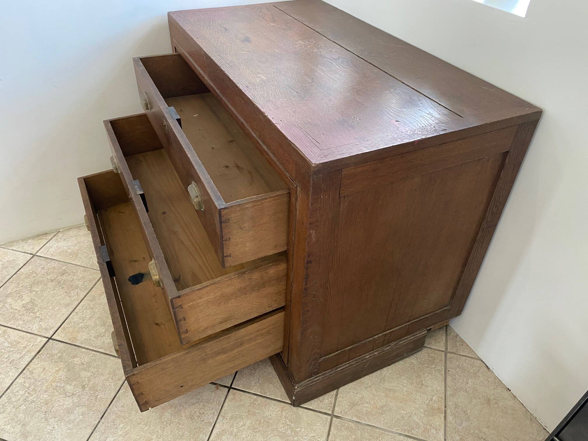 Old and authentic workshop counter with 3 large oak drawers.