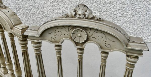 Paire de chaises Italiennes bois laqué et assise tissu