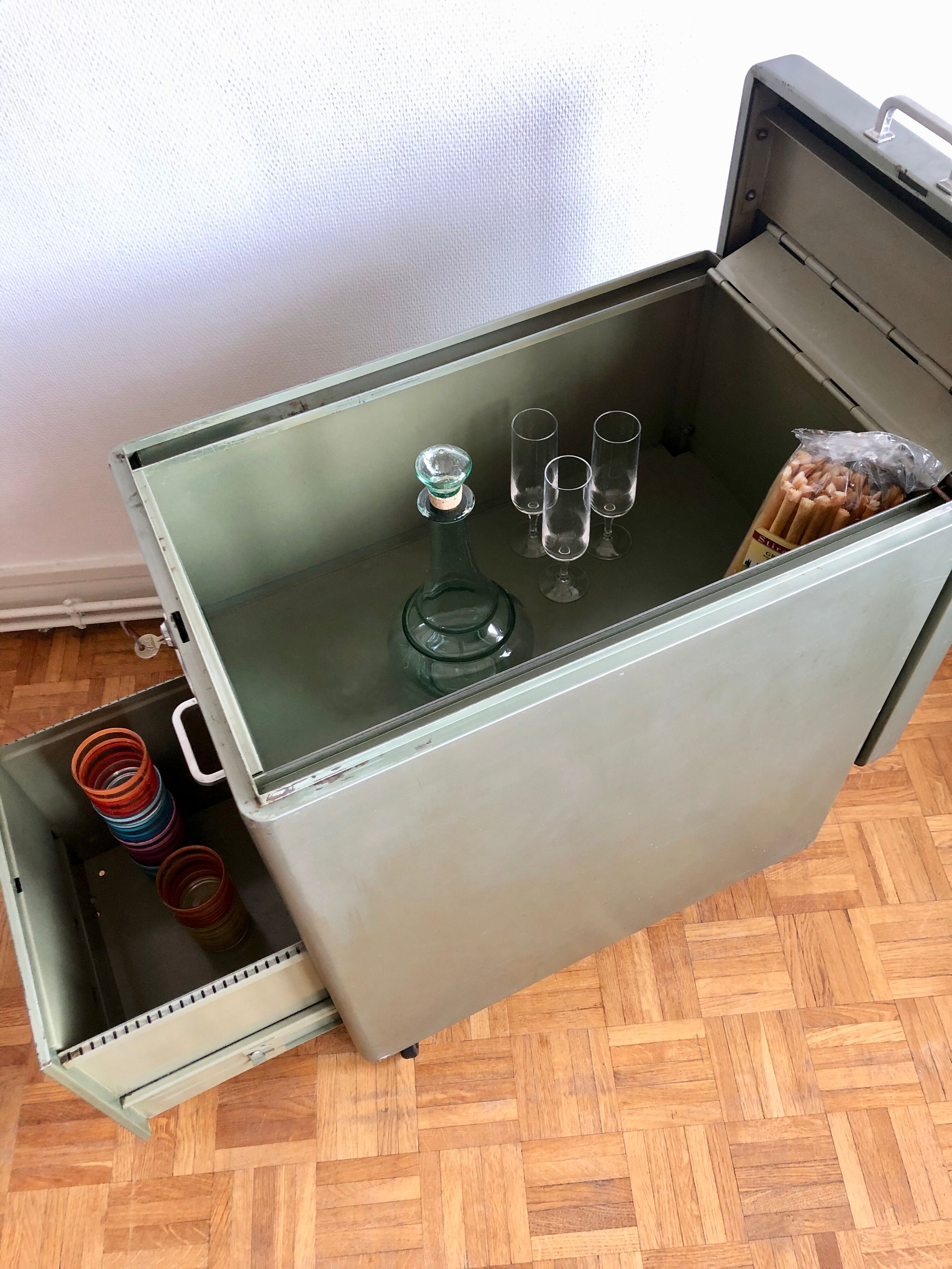 YAC industrial furniture with castors