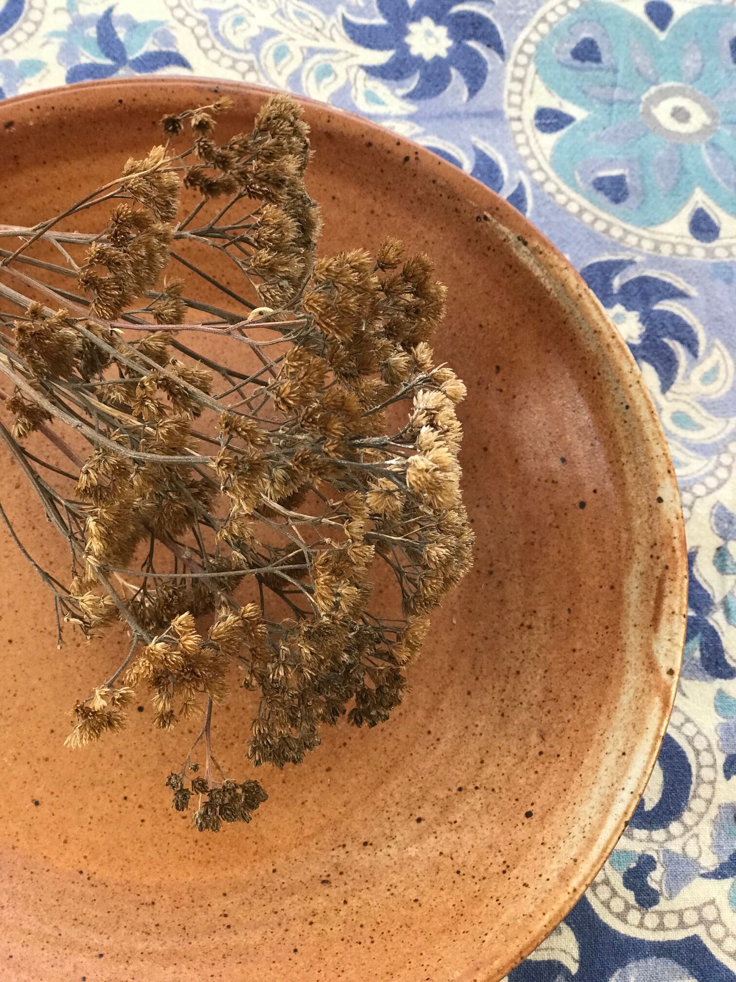 Set of 4 hollow sandstone plates