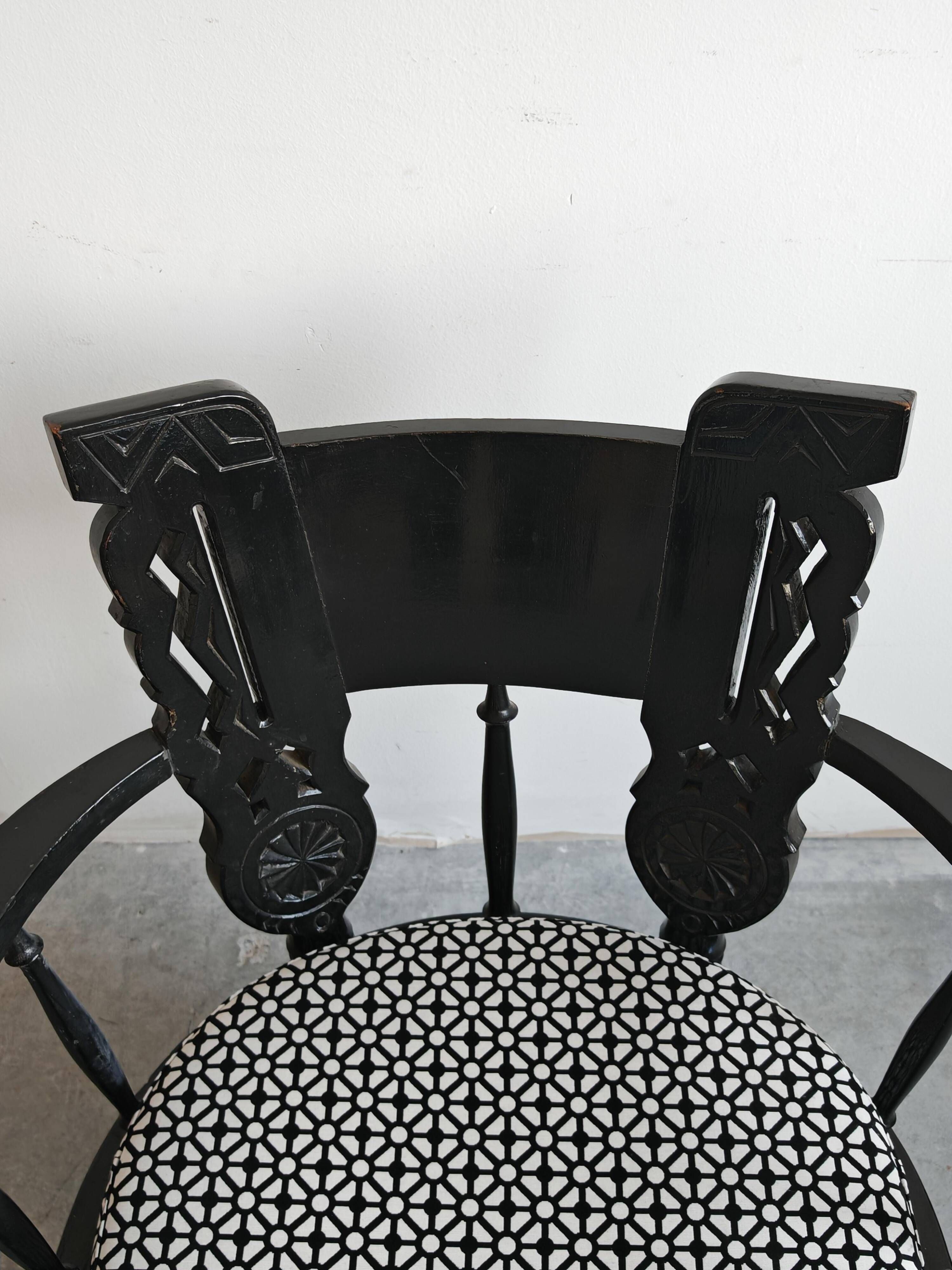 Pair of antique hand-carved armchairs in black lacquer from the 1920s.