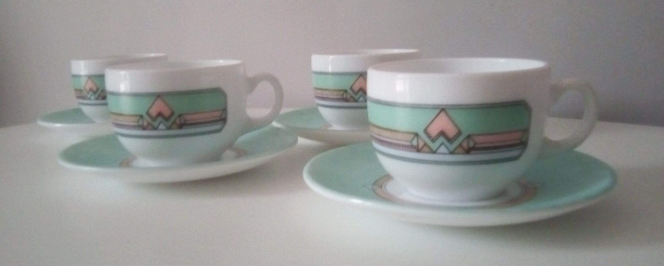 Lot of 4 vintage coffee cups graphic pattern