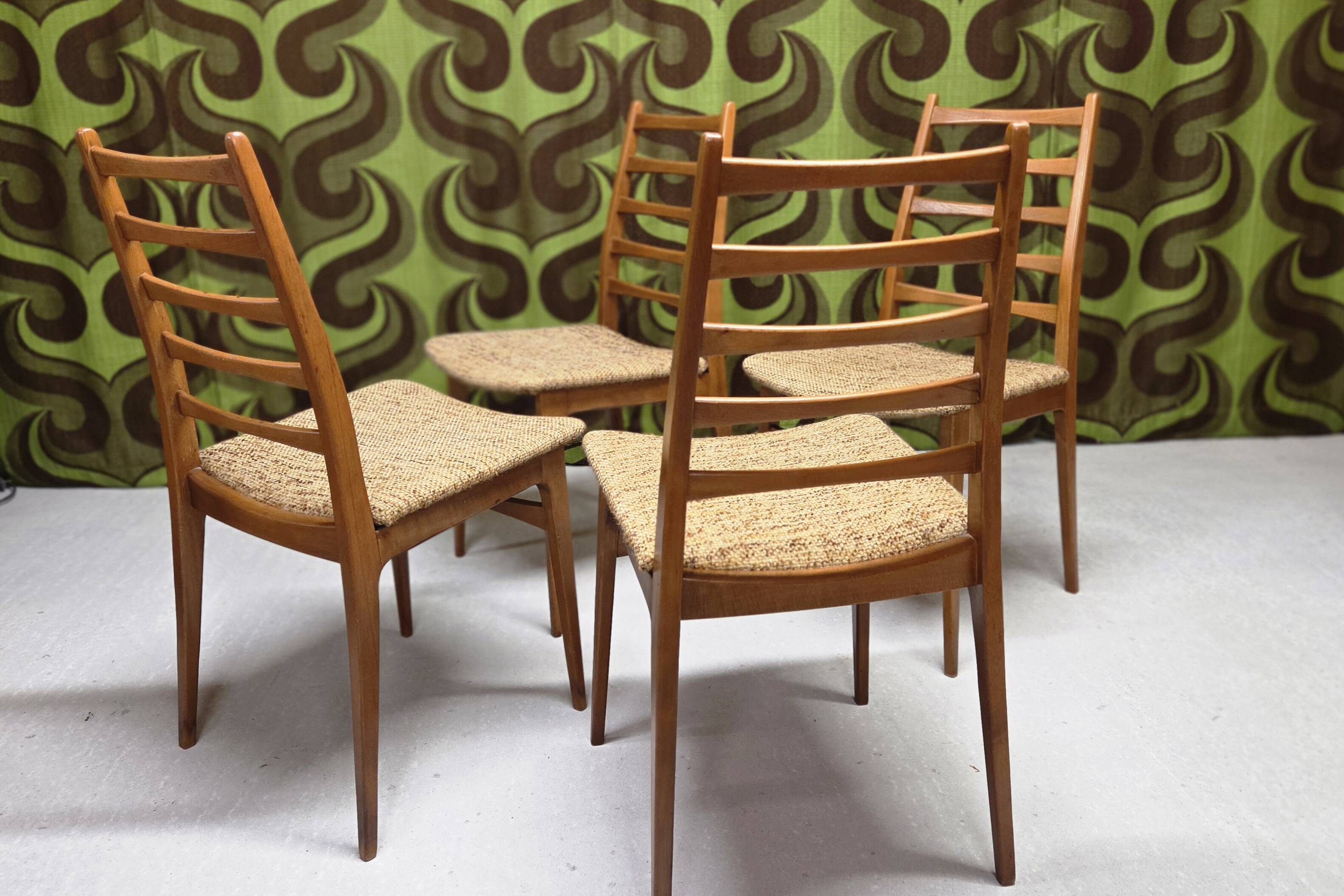 Lot 4 chaises scandinave 1970"