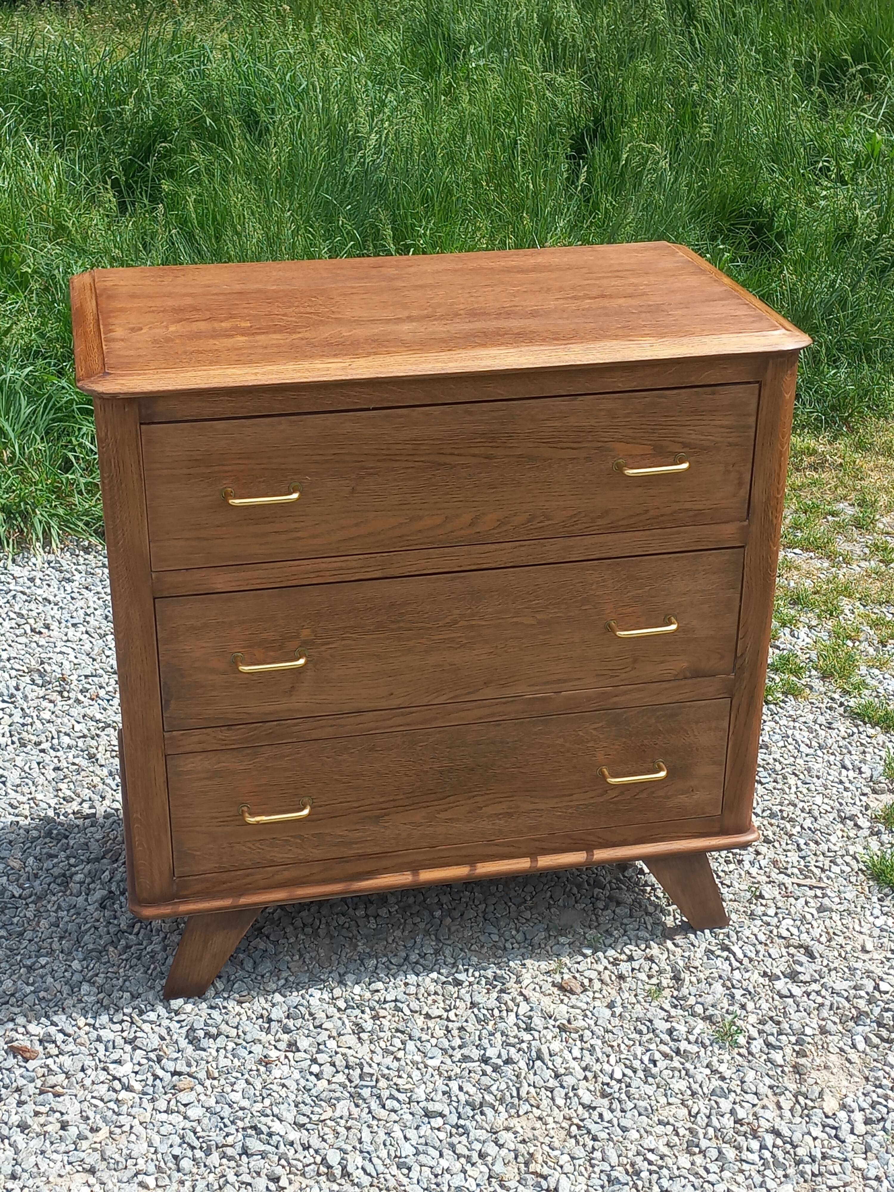 Vintage oak commode with tapered legs from the 1950s.