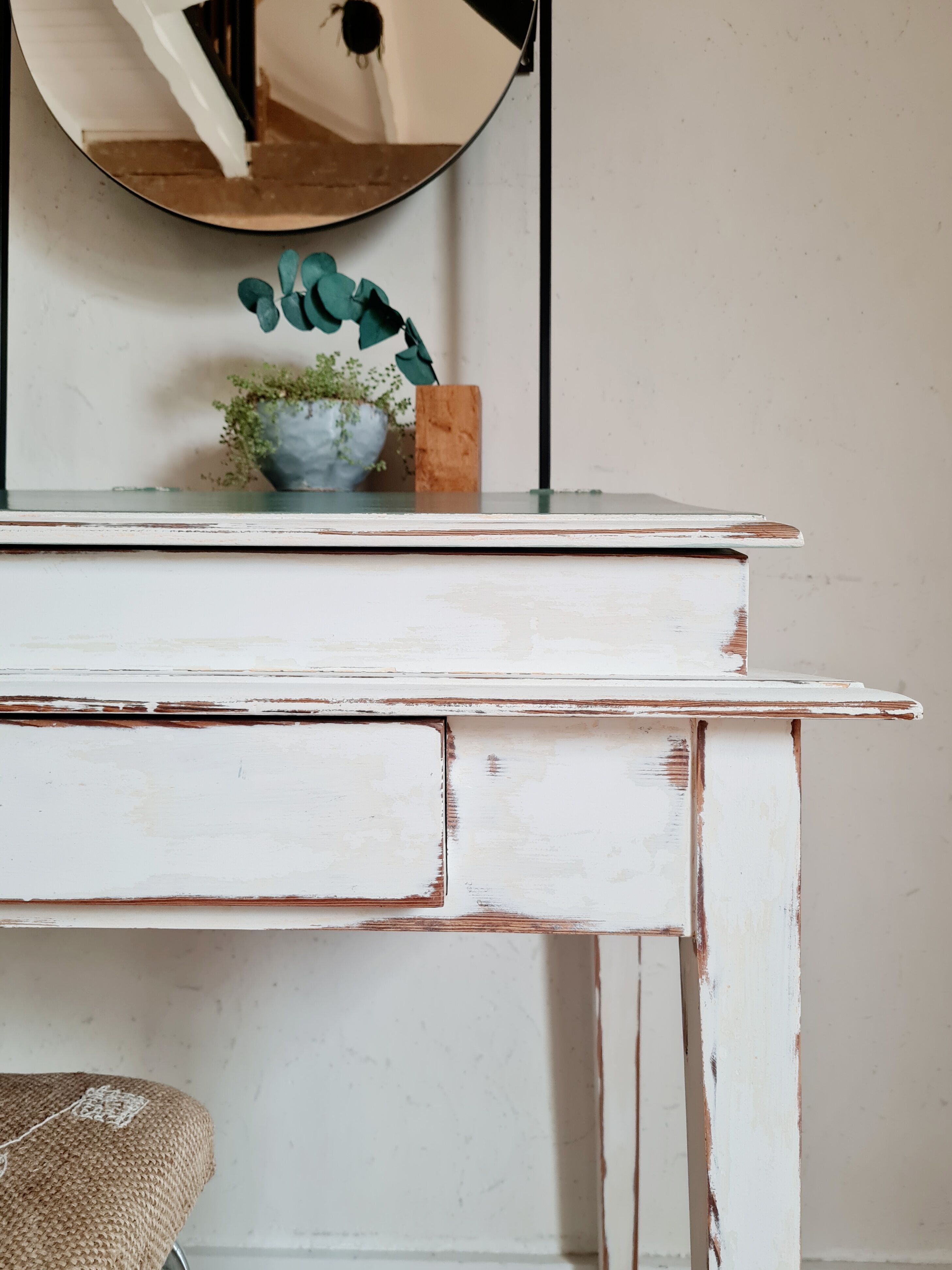 Old desk white and green desk